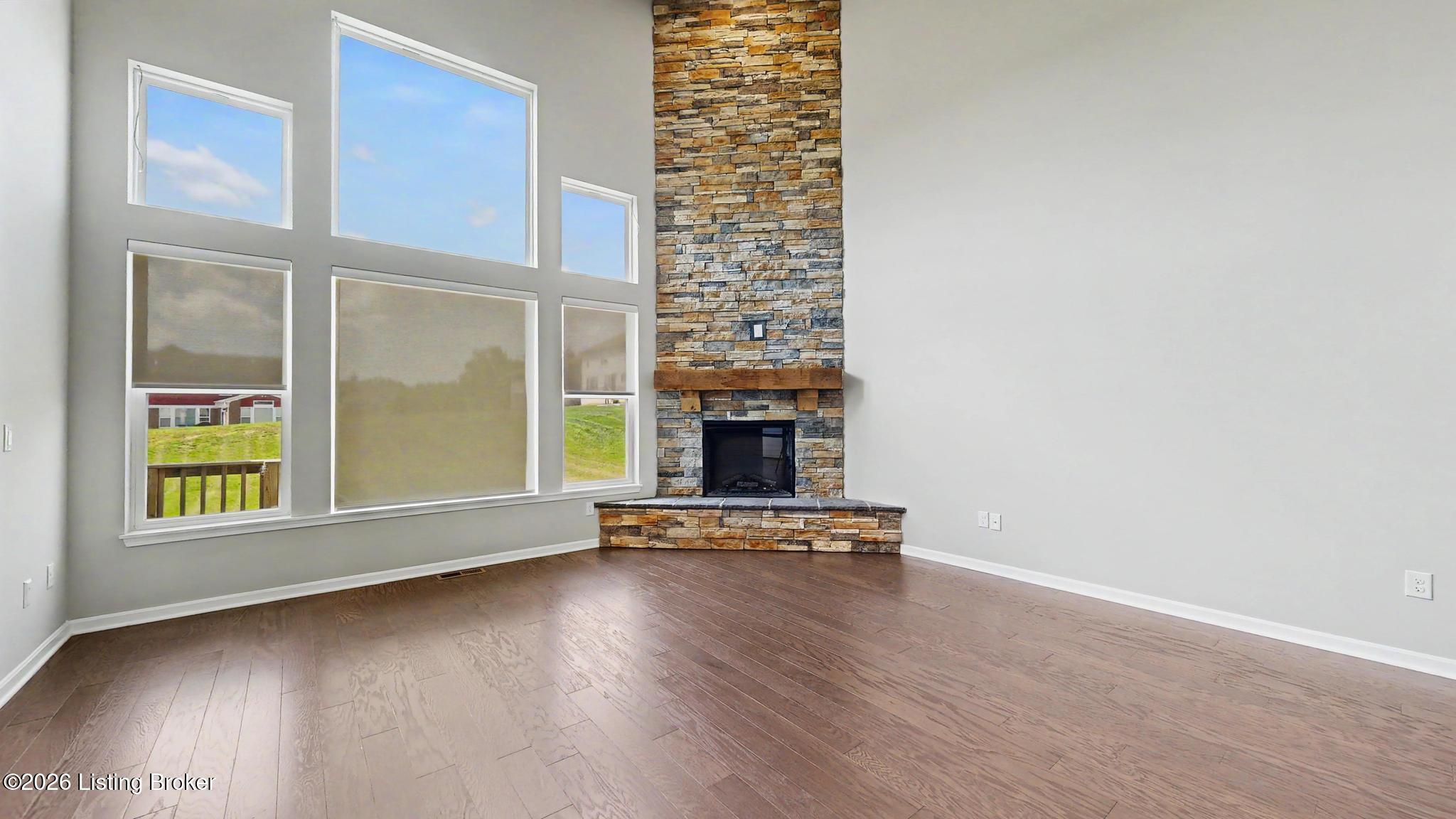 15802 Stonehouse Ct Property Photo 5