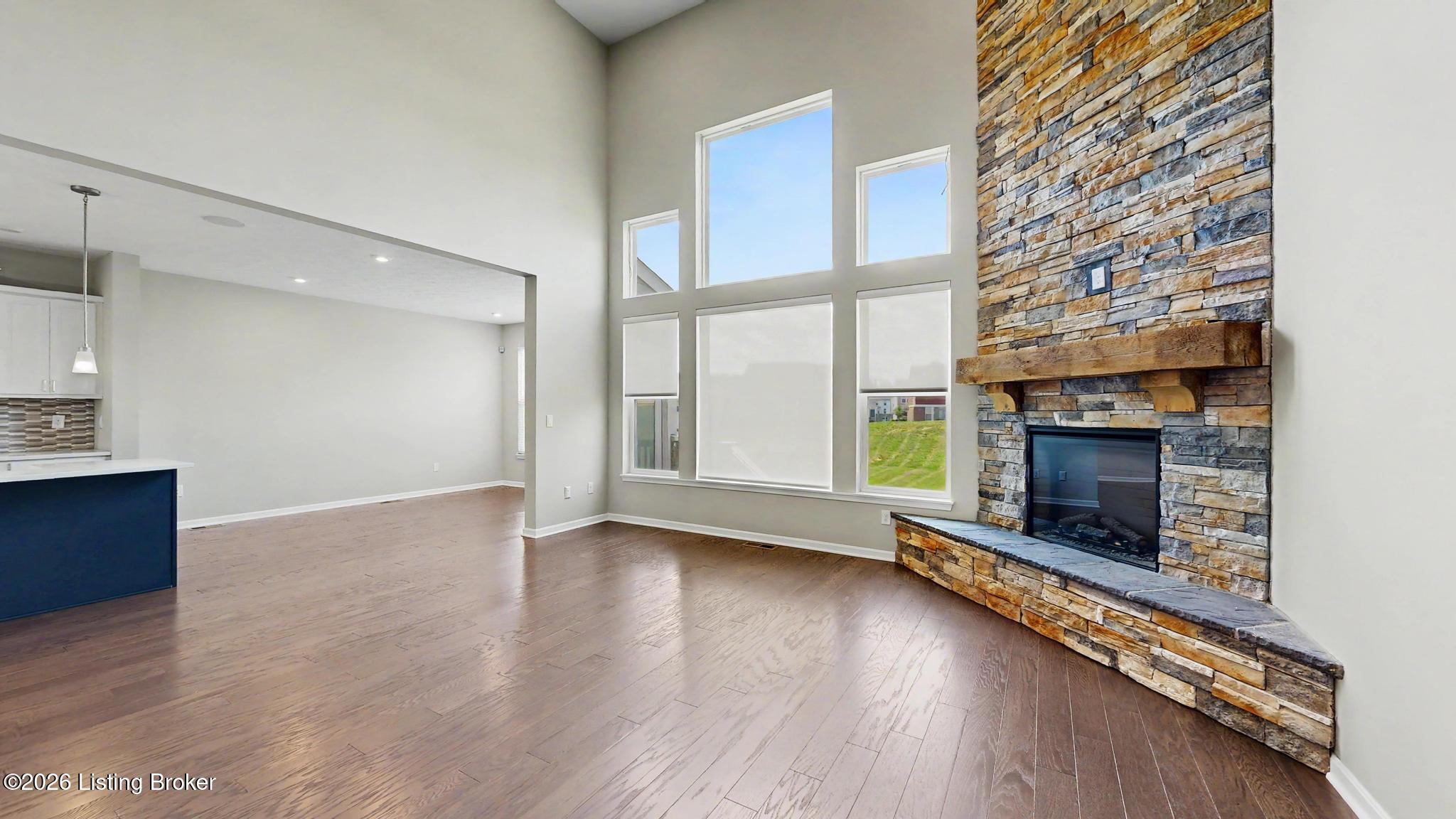 15802 Stonehouse Ct Property Photo 6