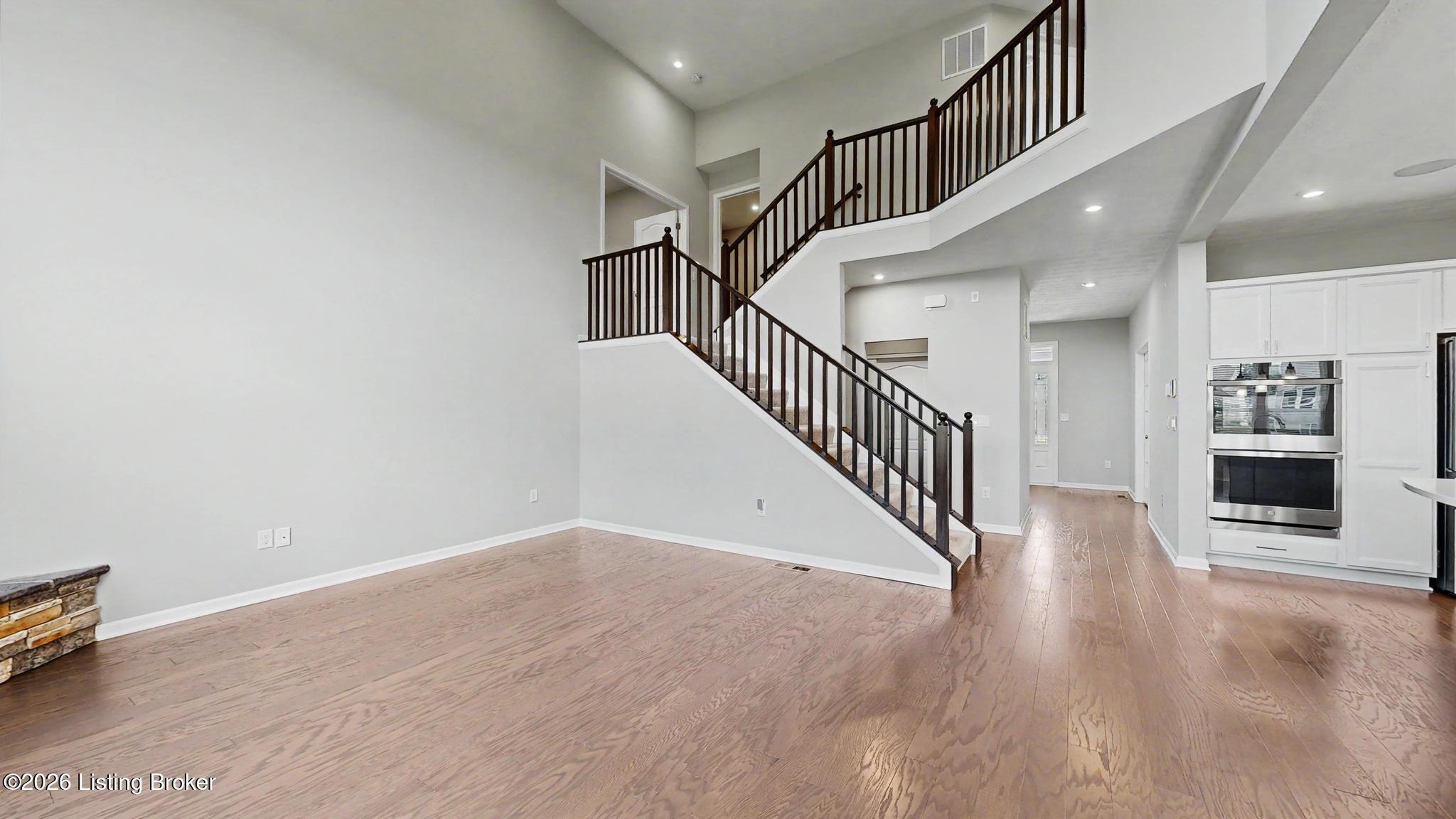 15802 Stonehouse Ct Property Photo 8