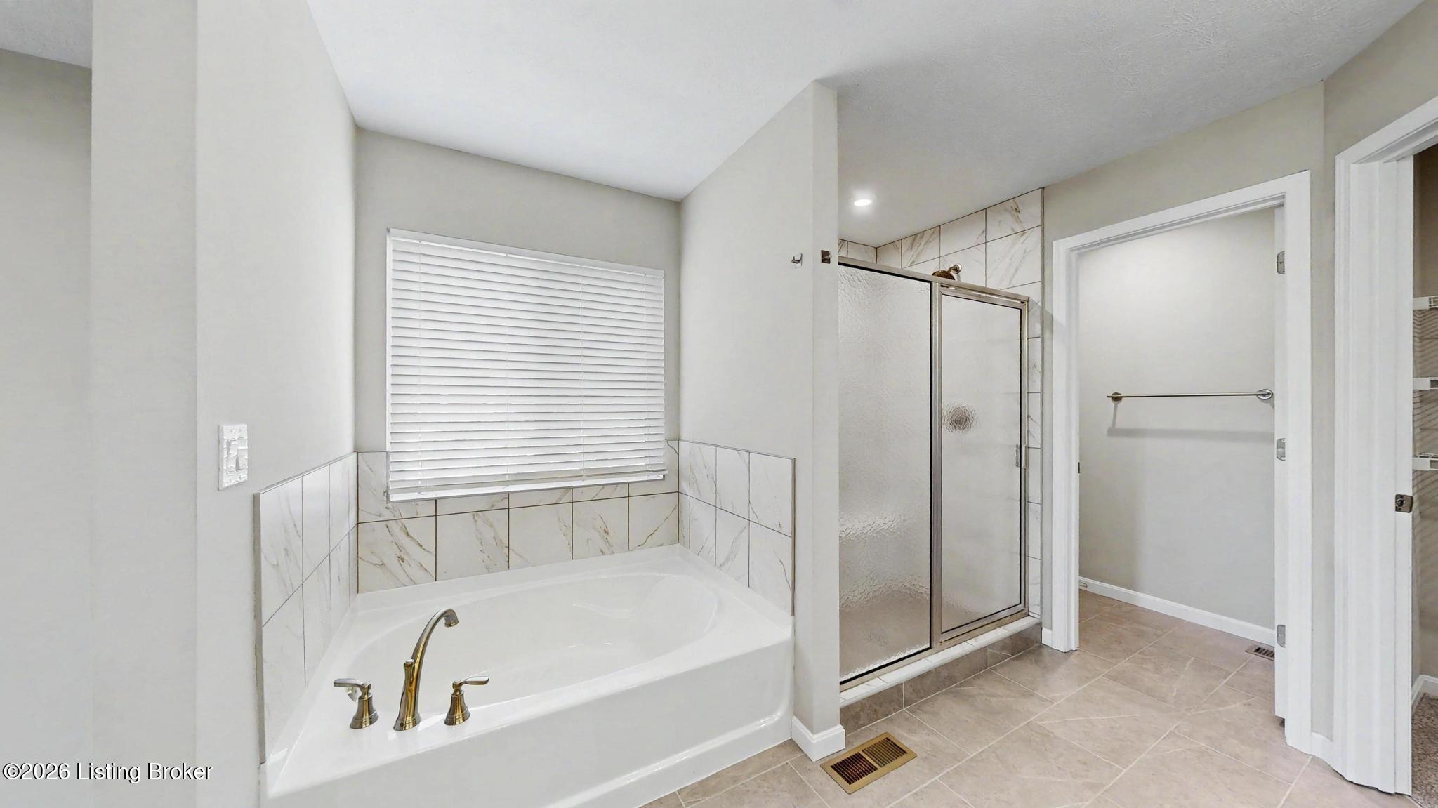 15802 Stonehouse Ct Property Photo 28