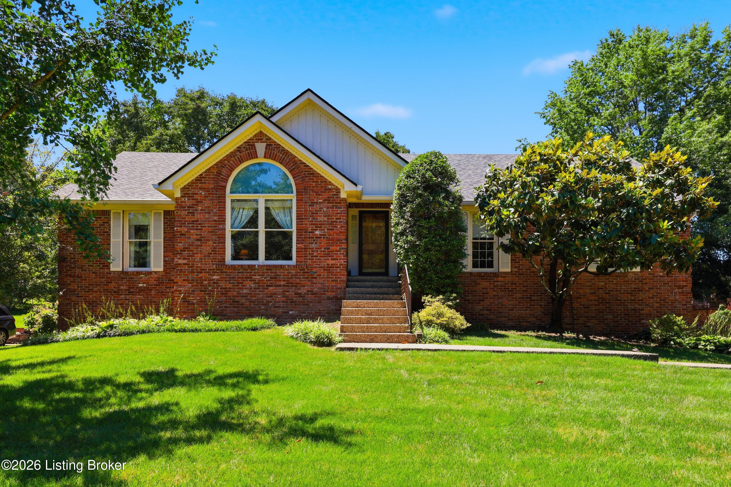 329 Comanche Rd Property Photo 2