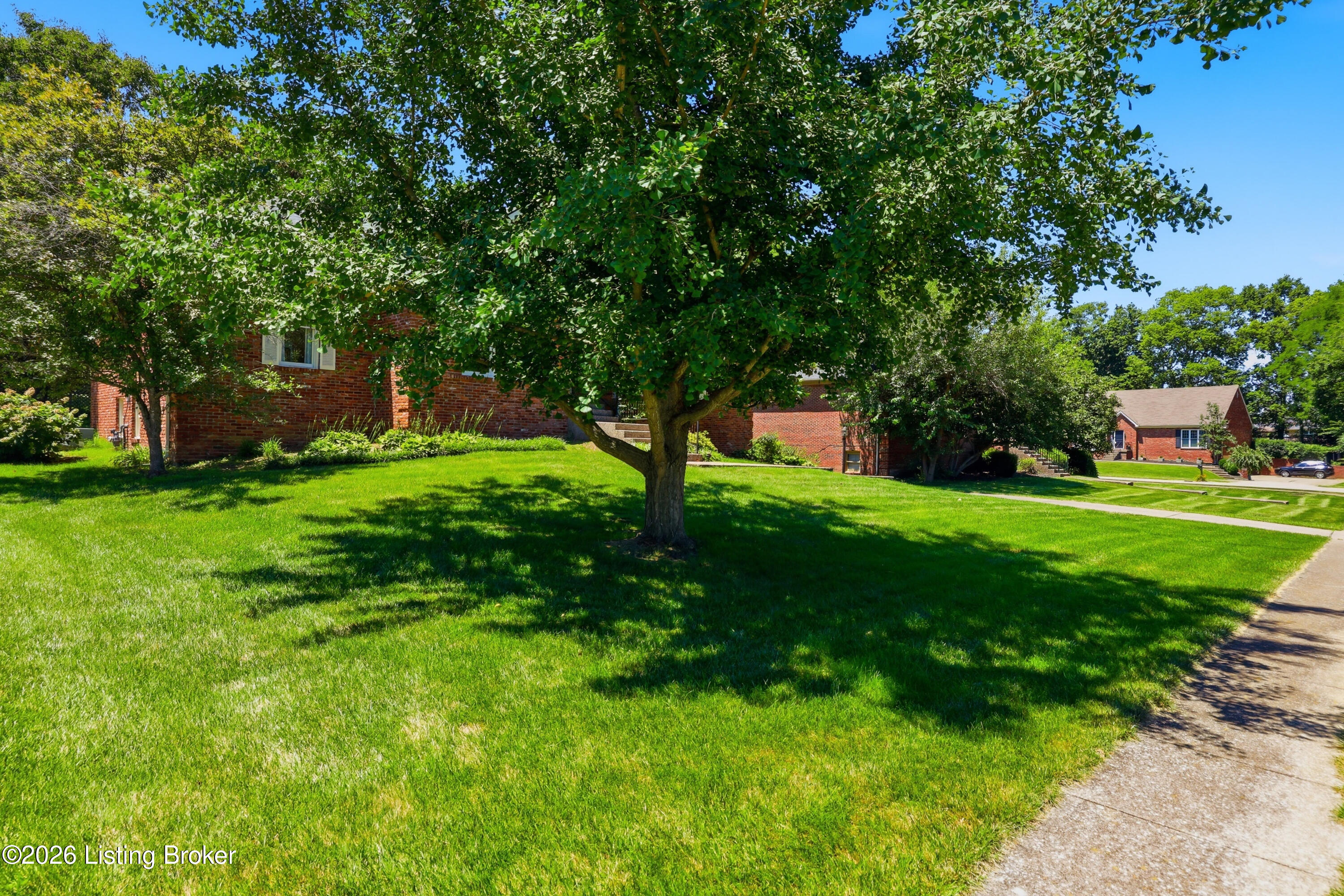 329 Comanche Rd Property Photo 6