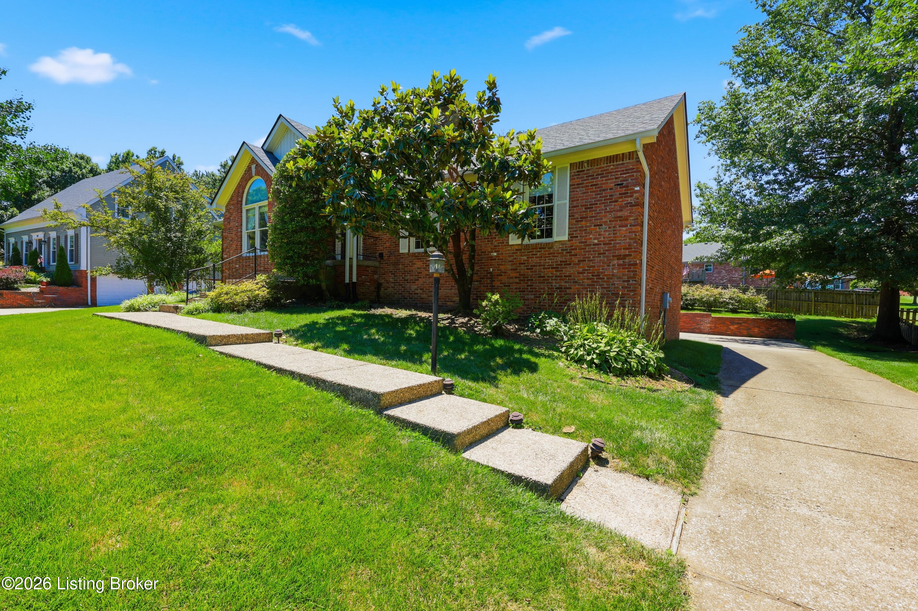 329 Comanche Rd Property Photo 8