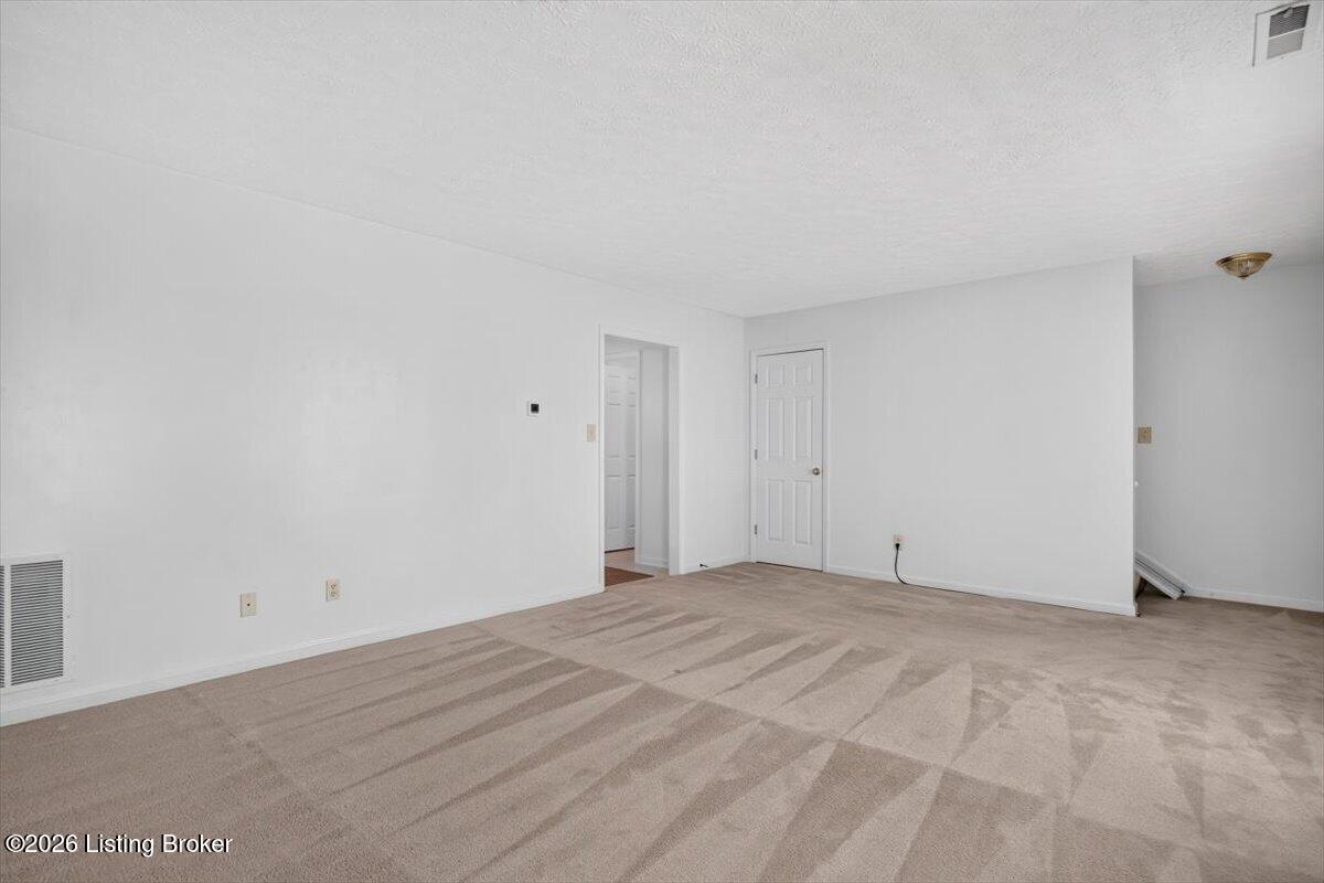 15 Trace Ln Property Photo 7