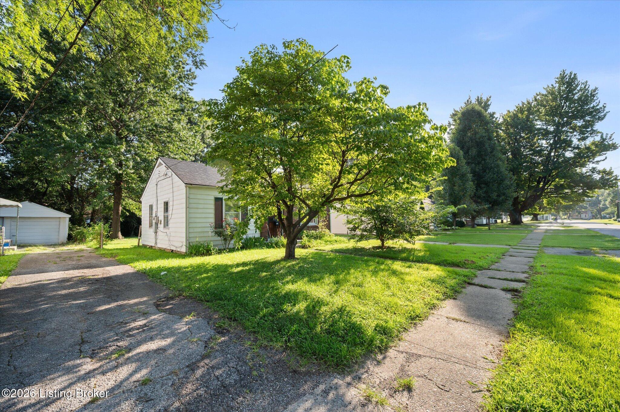 1721 Glenview Pl Property Photo 3