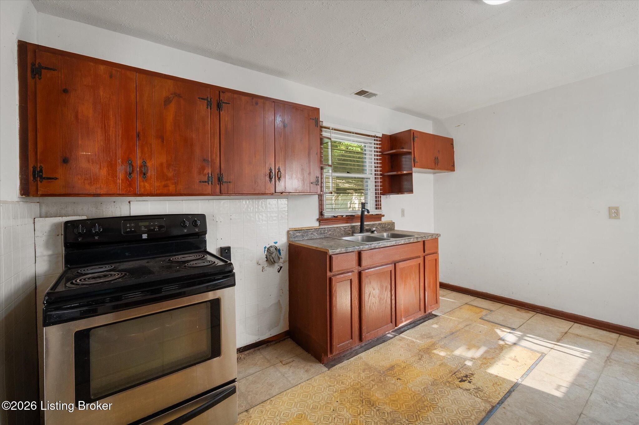 1721 Glenview Pl Property Photo 10