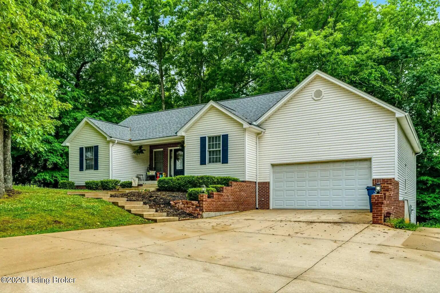 310 Catbird Rd Property Photo 8