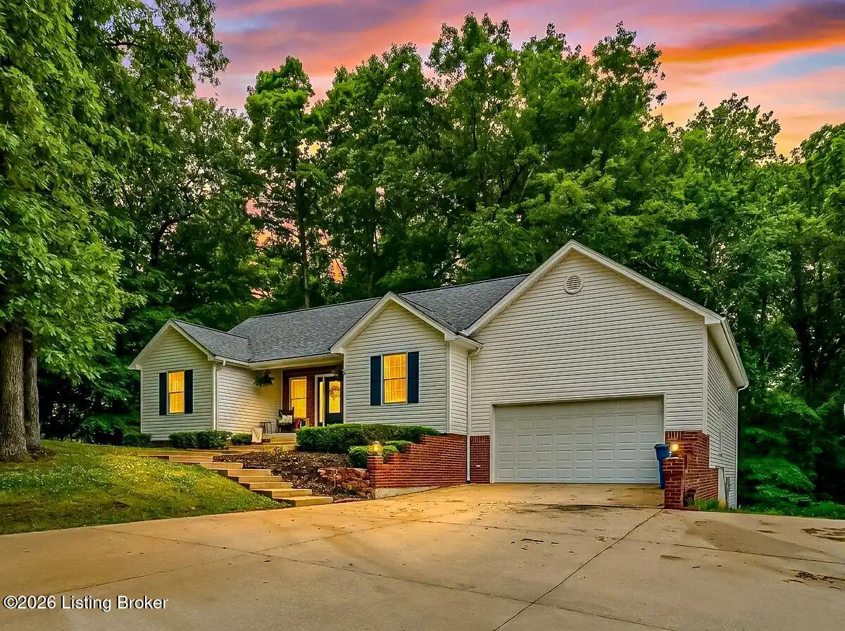 310 Catbird Rd Property Photo 9