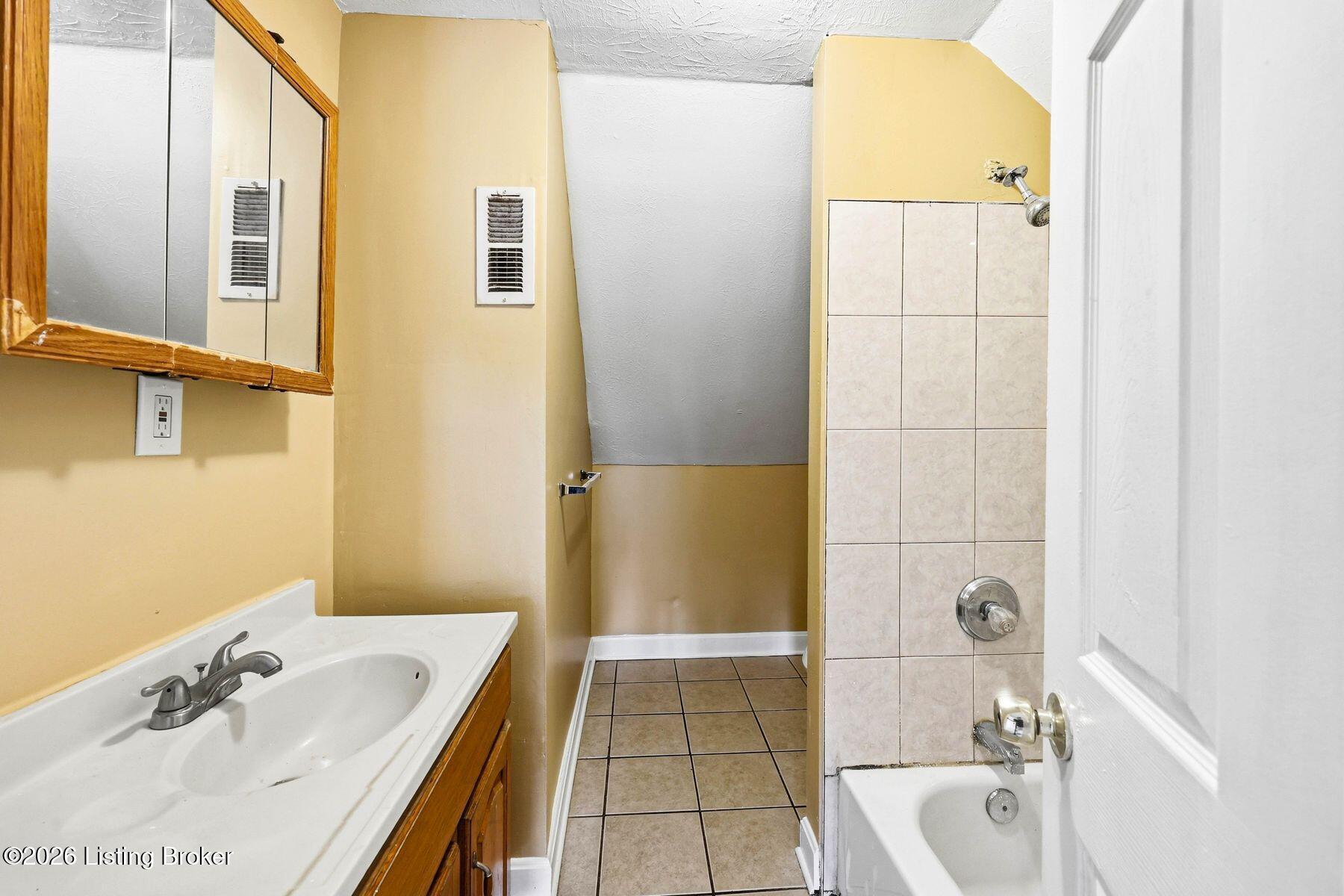 3712 W Broadway Property Photo 34