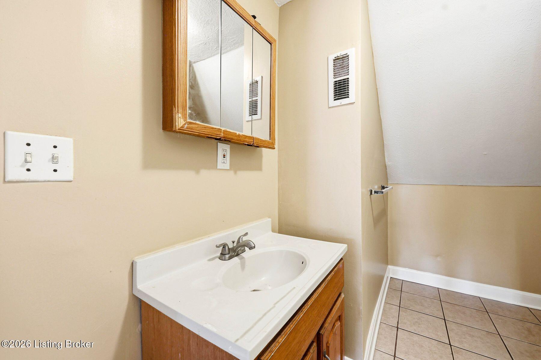 3712 W Broadway Property Photo 35