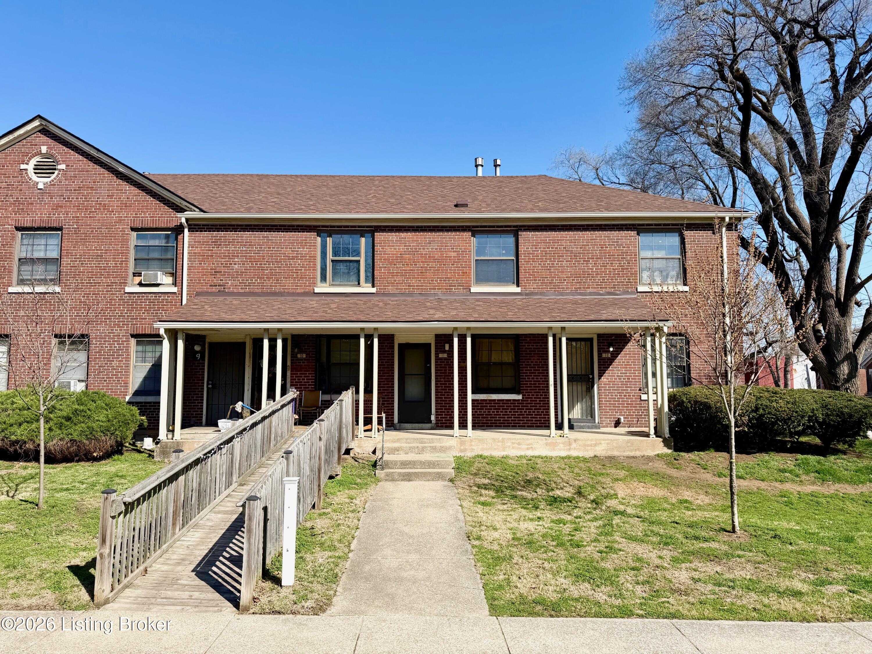 12 1/2 College Ct Property Photo 1