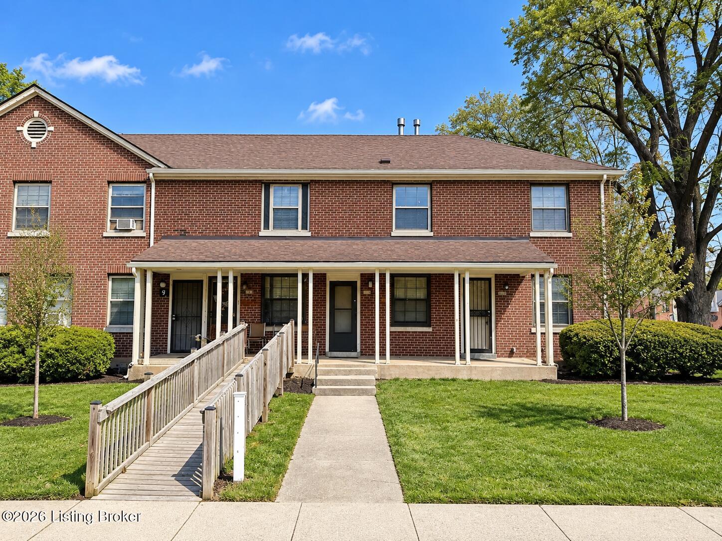 12 1/2 College Ct Property Photo 1