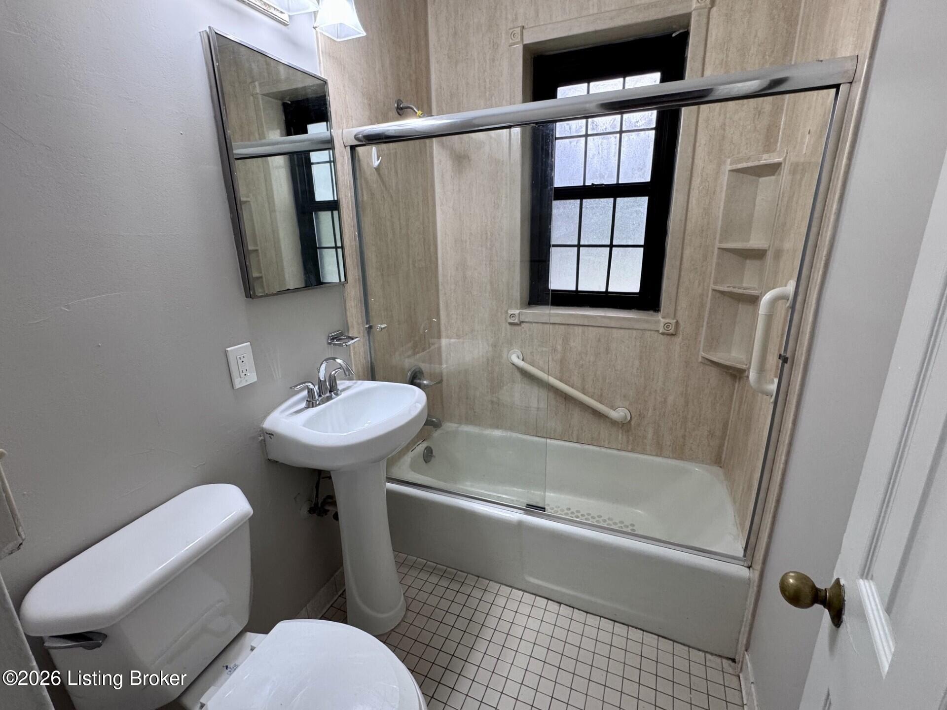 12 1/2 College Ct Property Photo 6