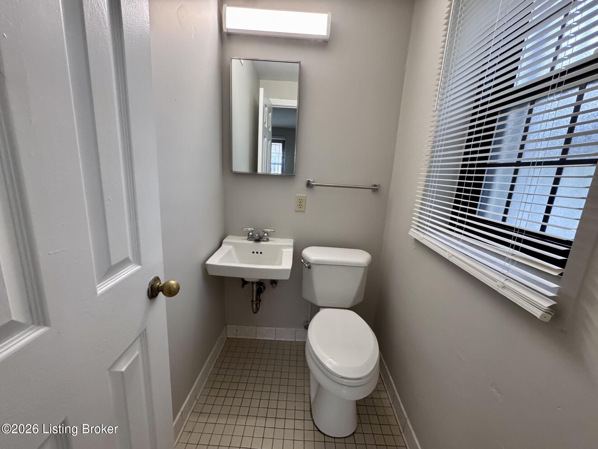 12 1/2 College Ct Property Photo 7