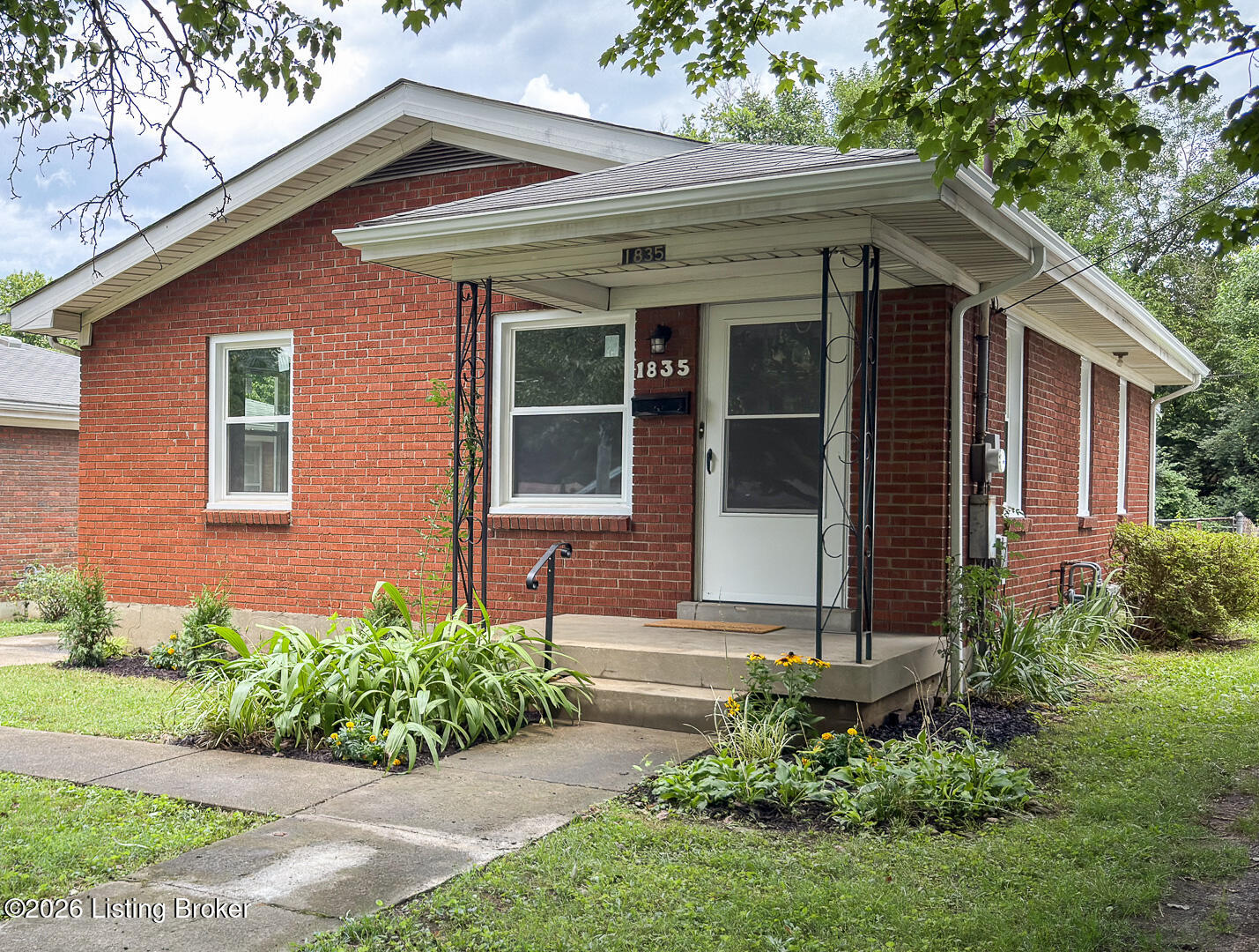 1835 Payne St Property Photo 1