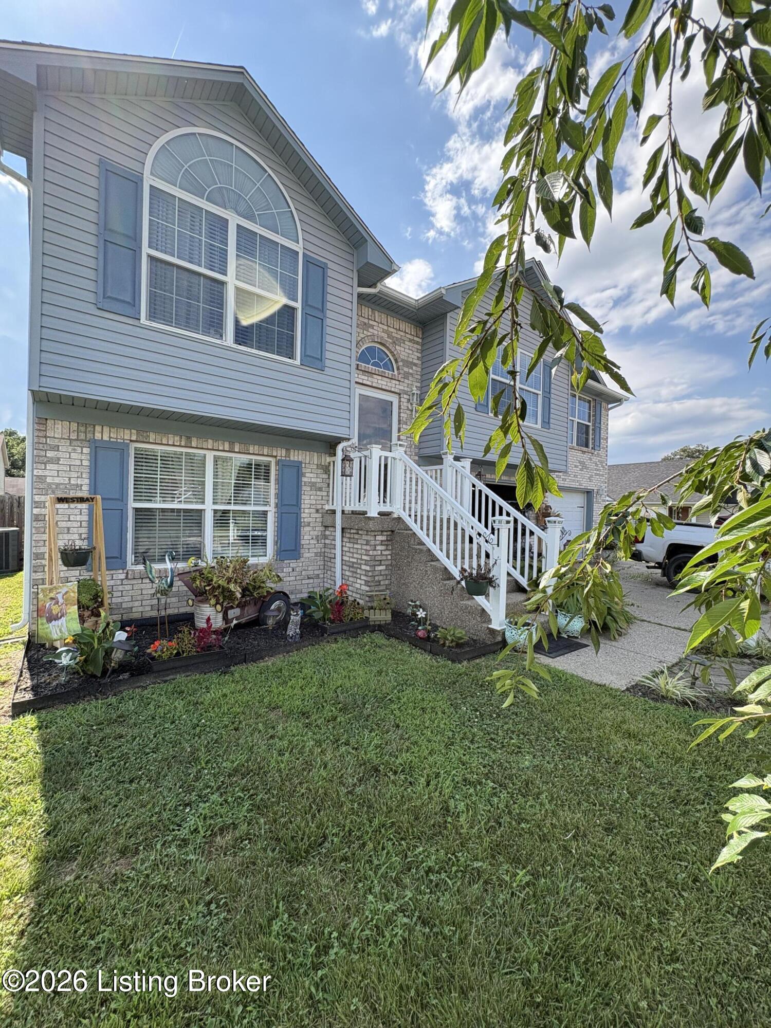 333 Clover Cove Dr