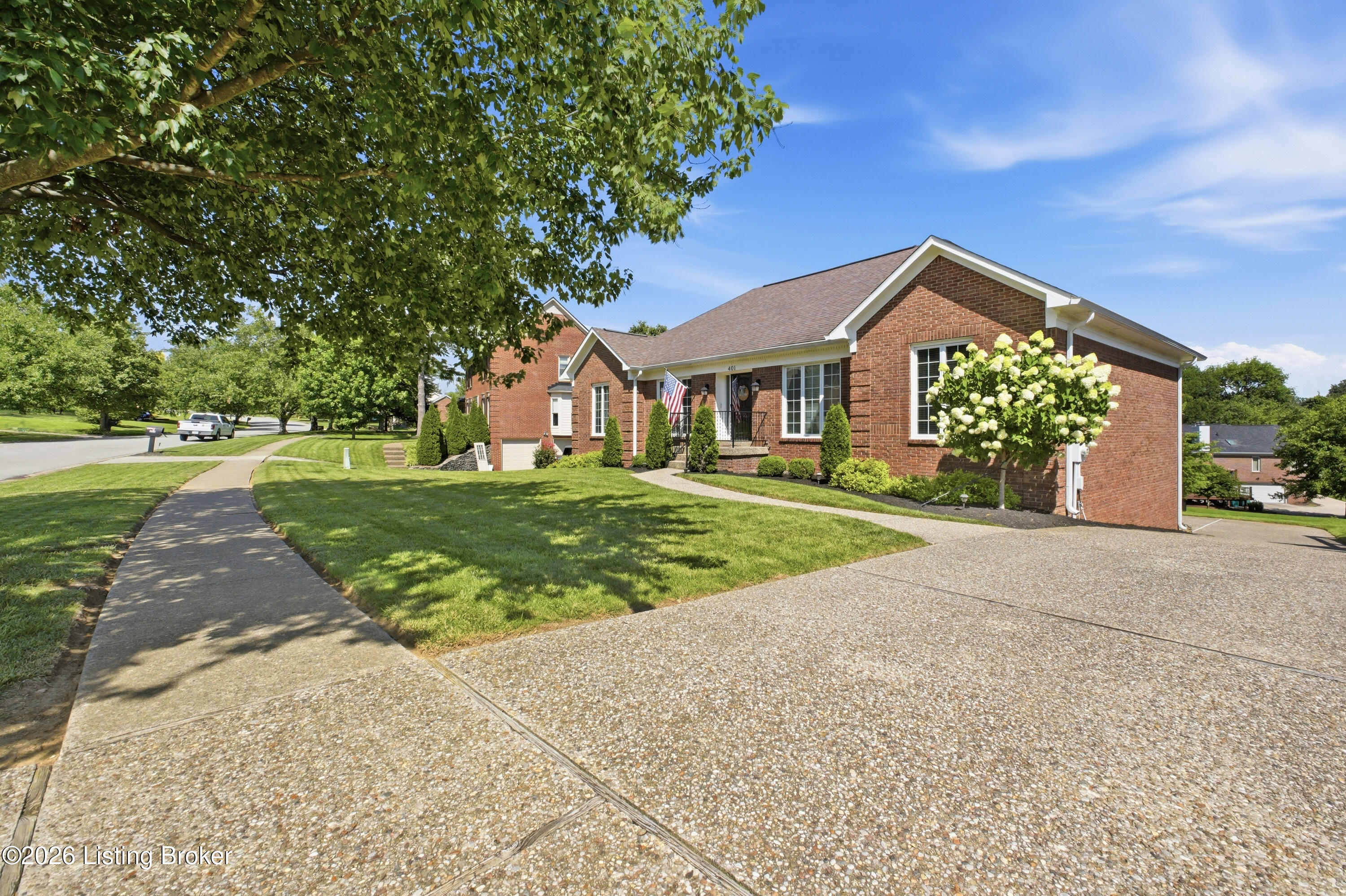 401 Wickfield Dr Property Photo 3