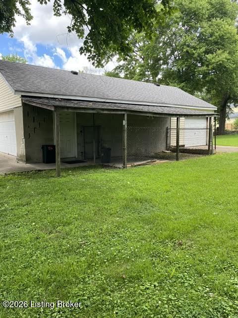 1938 Buechel Bank Rd Property Photo 4