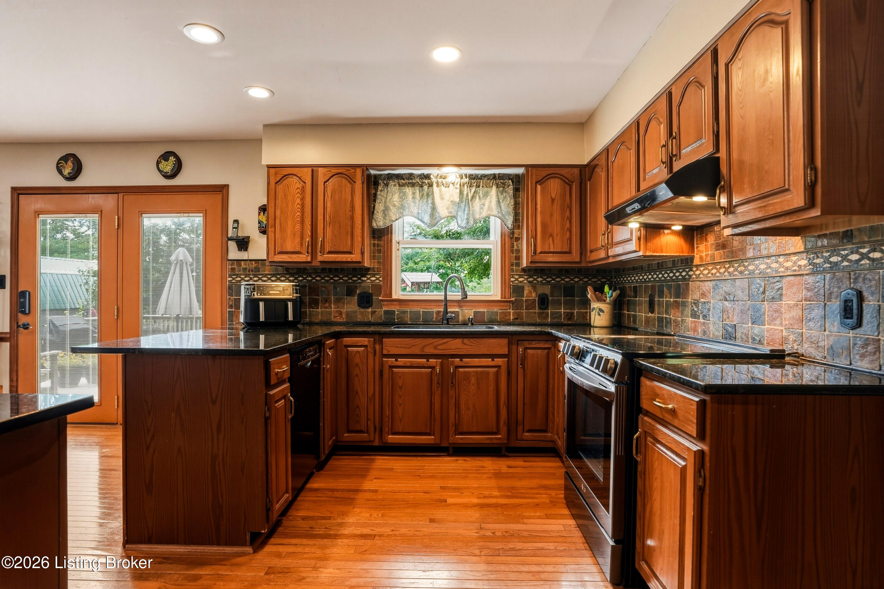 2211 Outer Circle Dr Property Photo 8