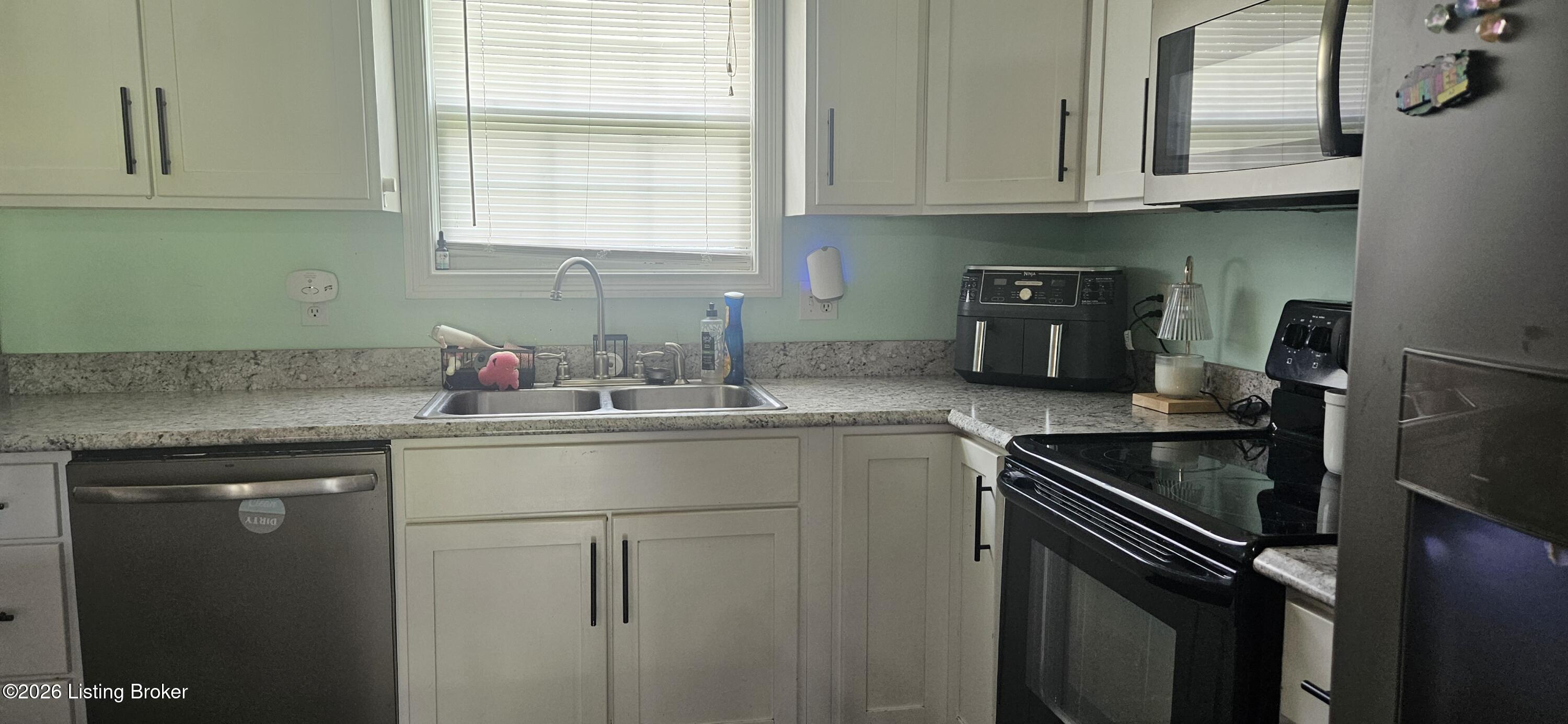 174 Blake Way Property Photo 6