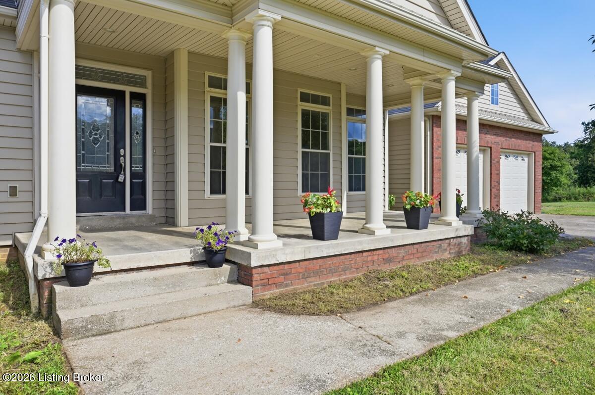 2623 Eastview Rd Property Photo 2