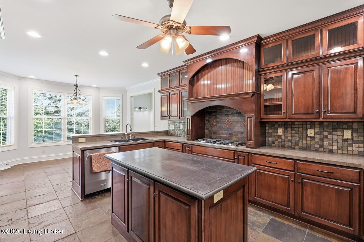 2623 Eastview Rd Property Photo 12