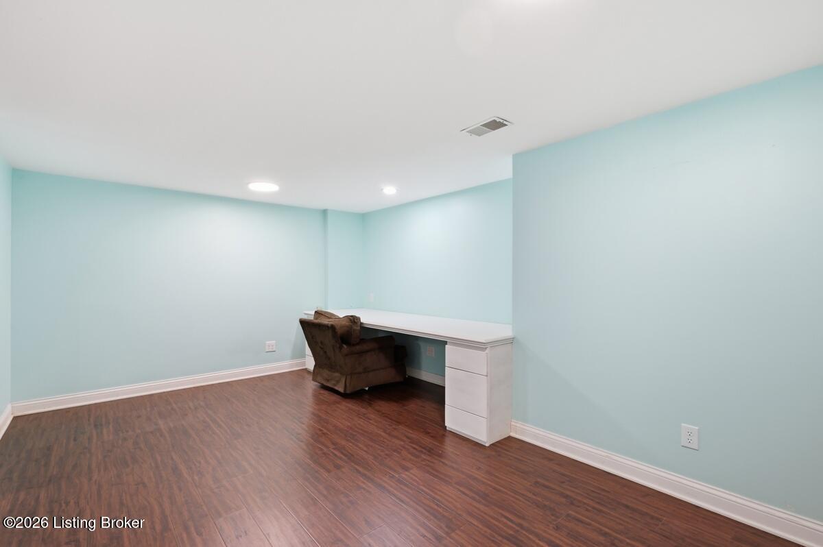 2623 Eastview Rd Property Photo 33
