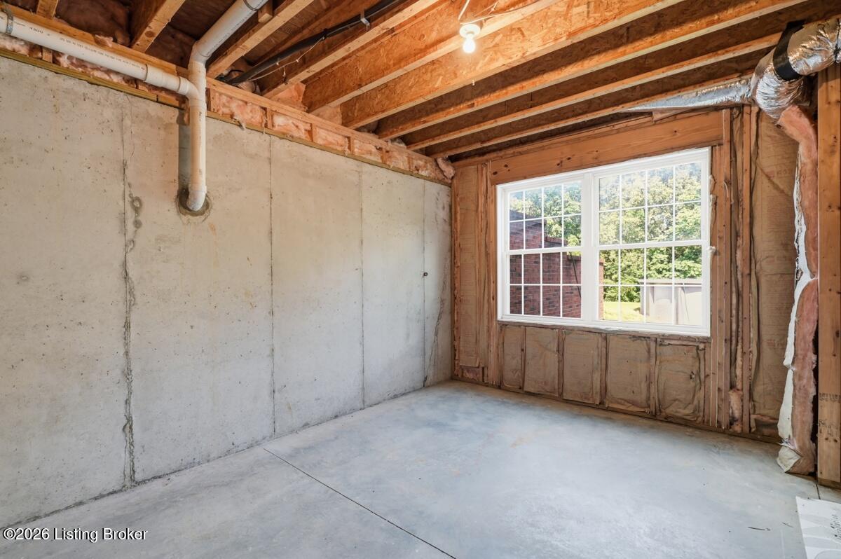 2623 Eastview Rd Property Photo 37