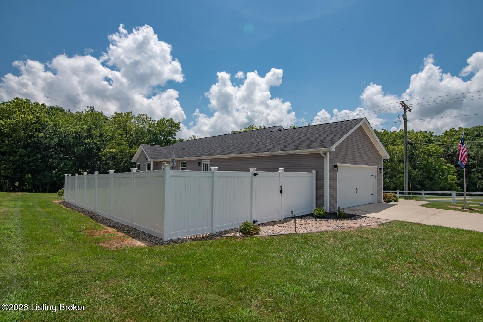 1588 Cecilia Smiths Mill Rd Property Photo 6