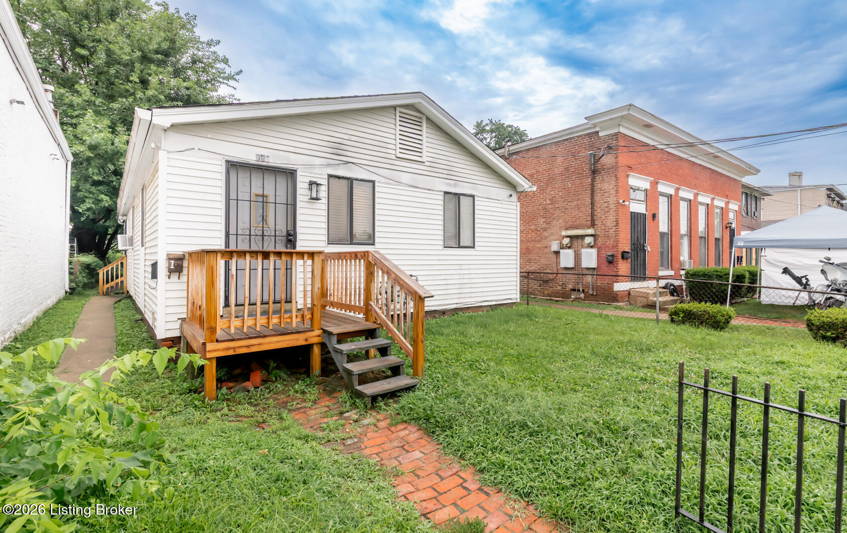 718 Zane St Property Photo 1