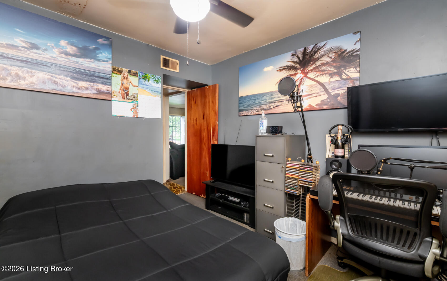 718 Zane St Property Photo 8