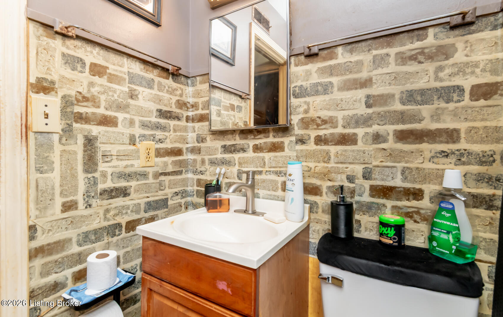 718 Zane St Property Photo 9