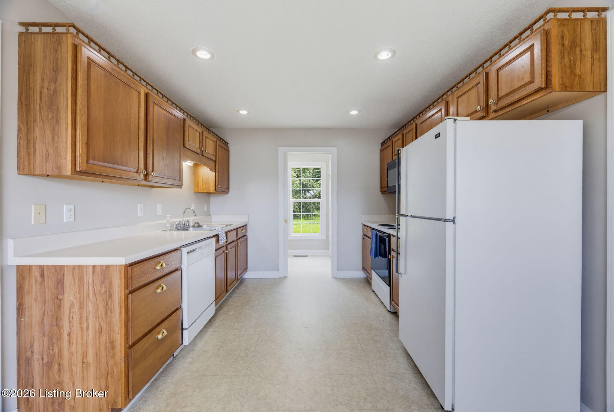 80 Gateway Ct Property Photo 3