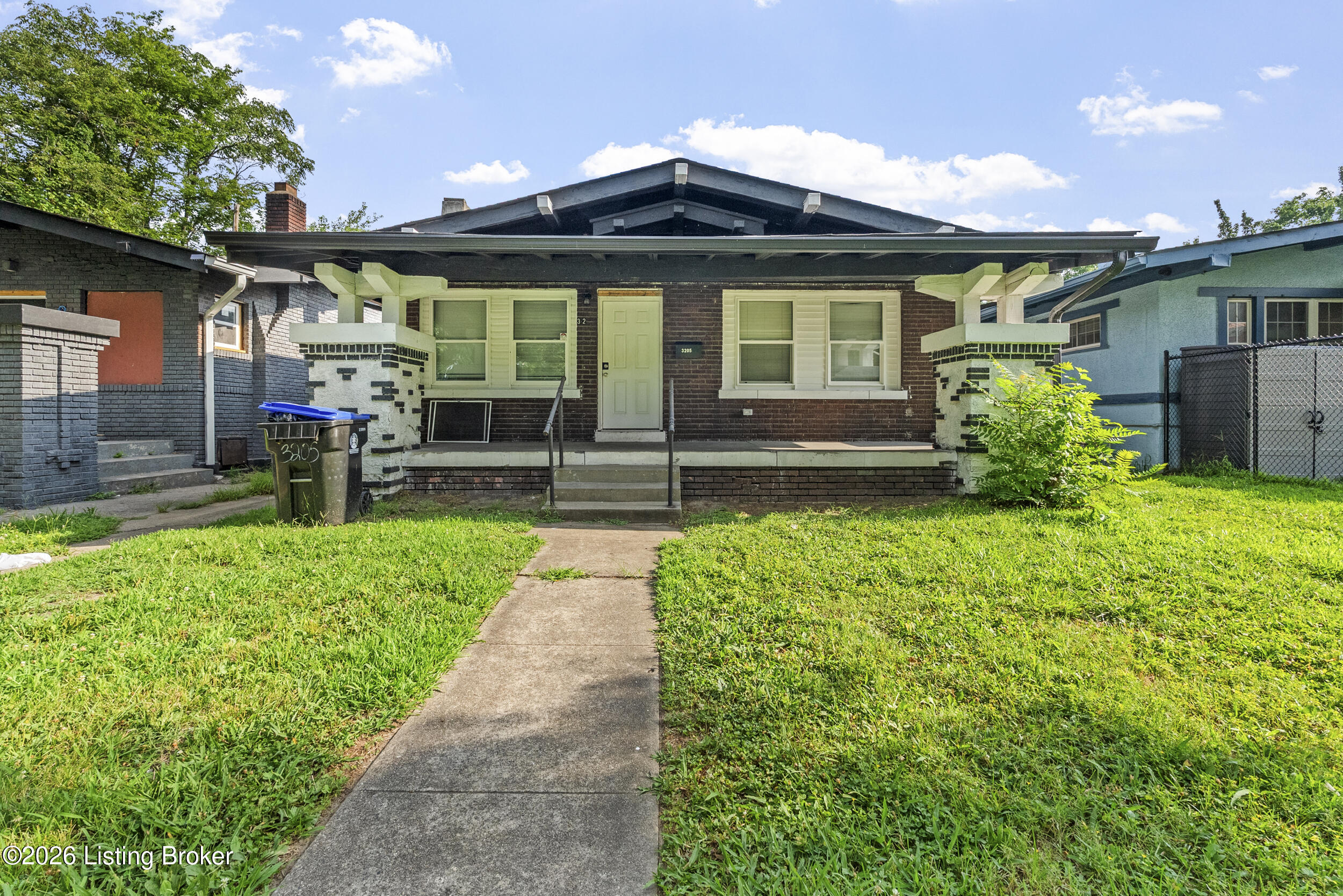 3205 W Broadway Property Photo 1