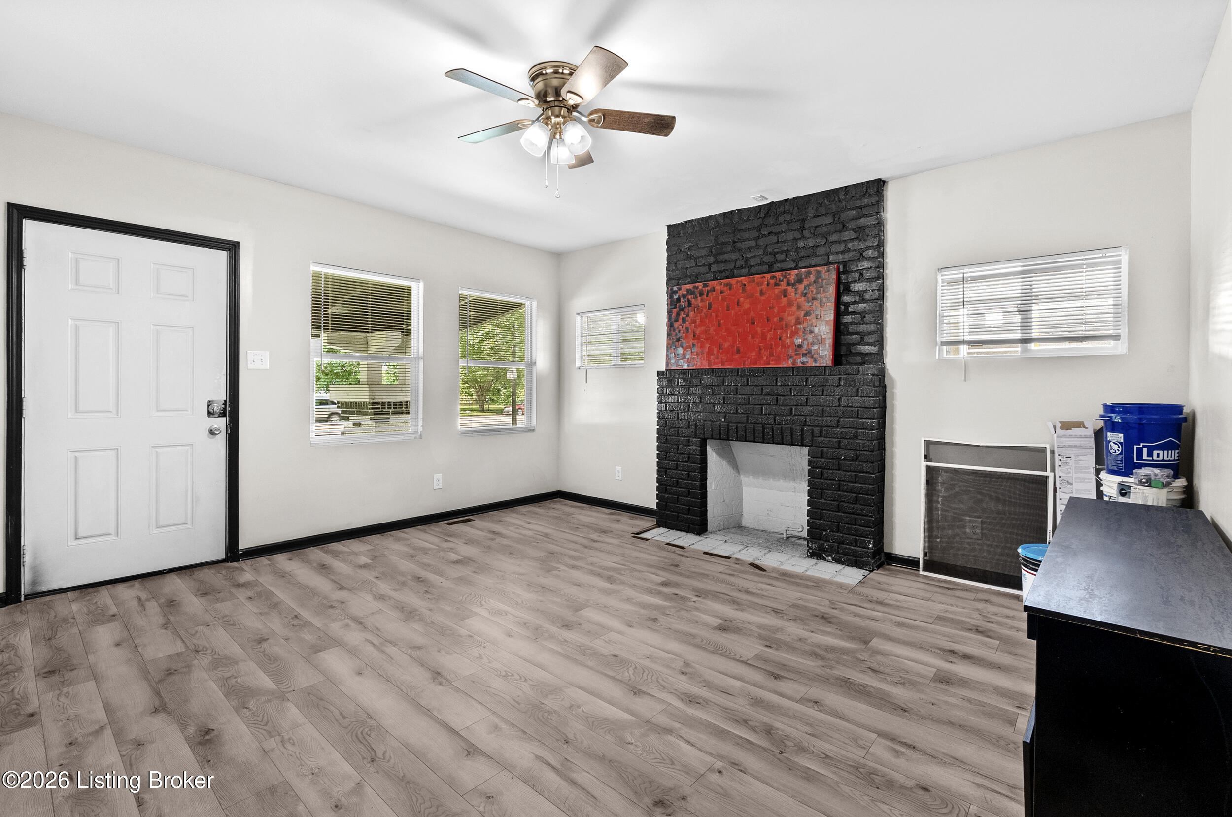 3205 W Broadway Property Photo 3