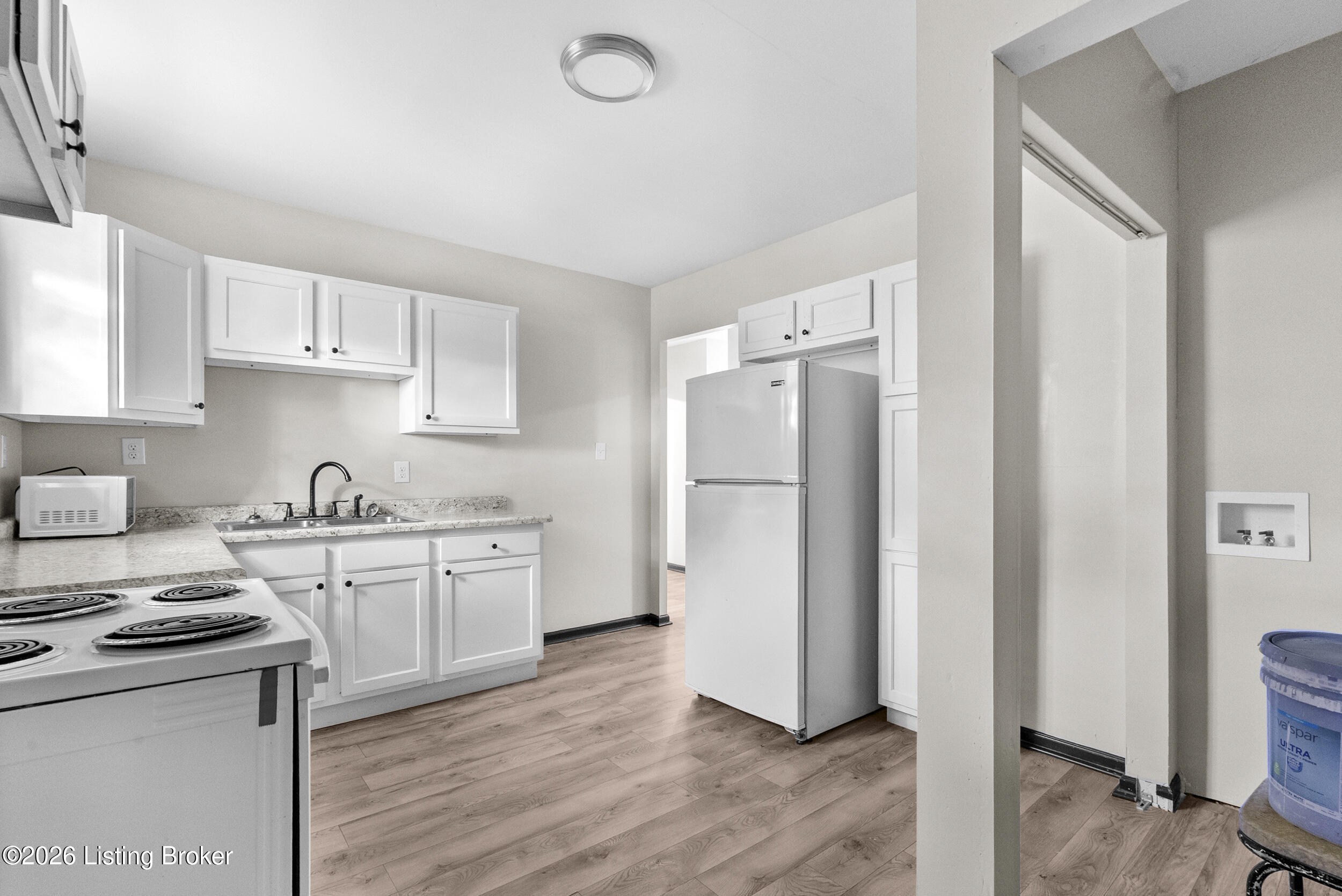 3205 W Broadway Property Photo 5
