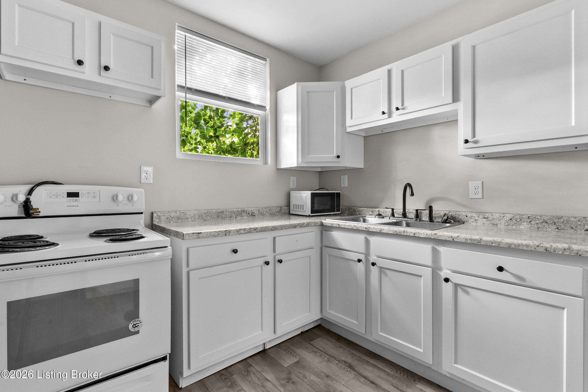 3205 W Broadway Property Photo 7