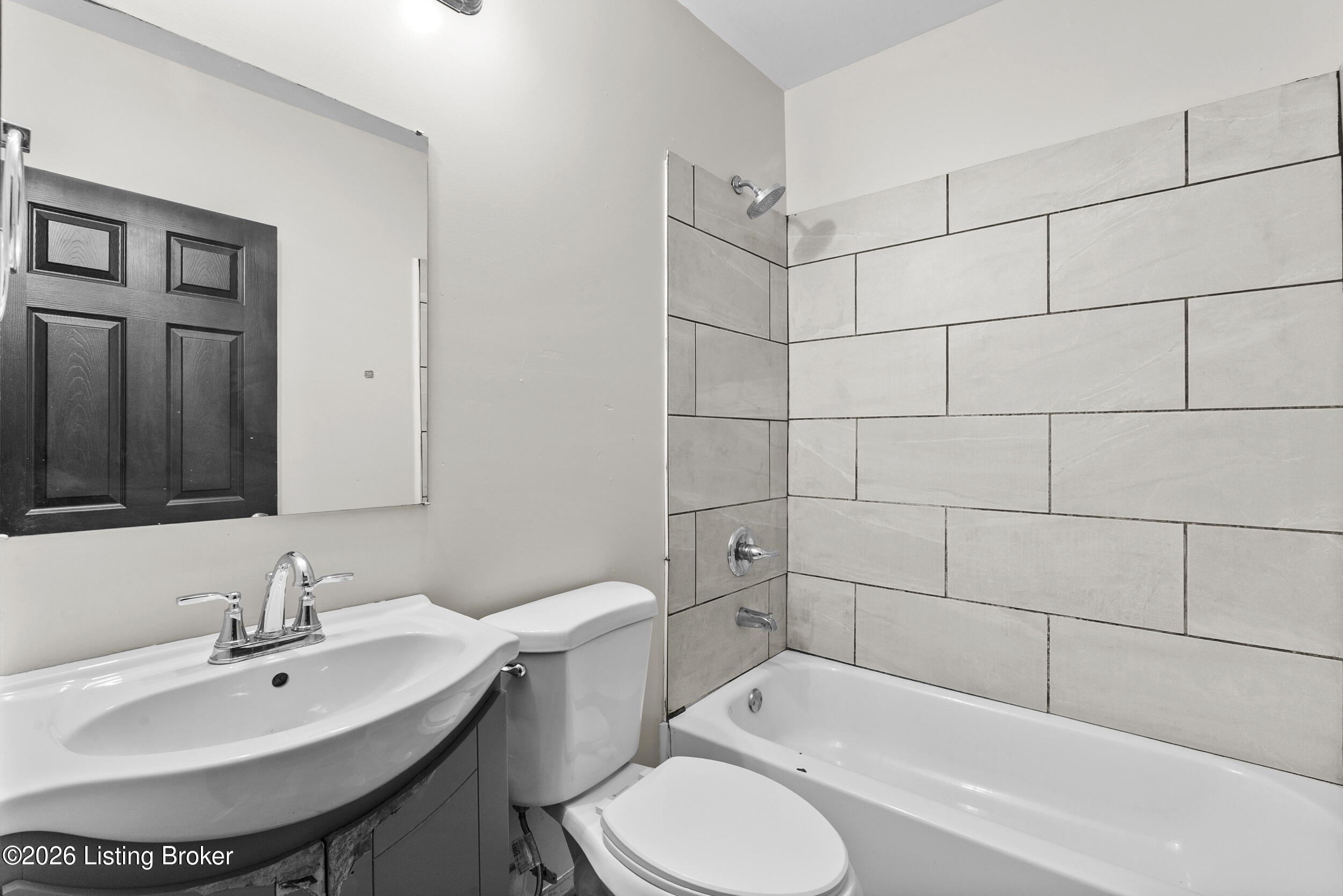 3205 W Broadway Property Photo 9