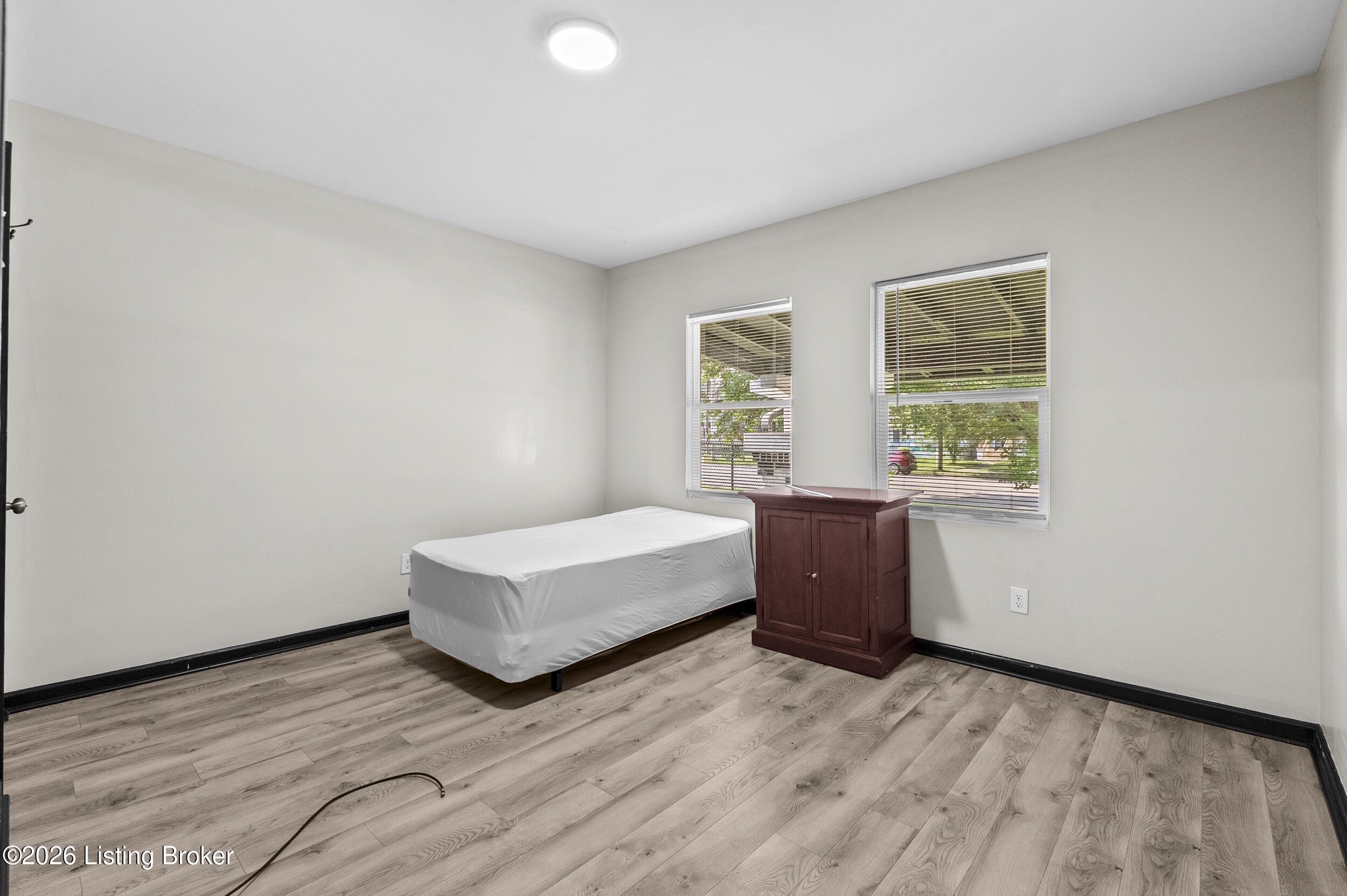 3205 W Broadway Property Photo 11