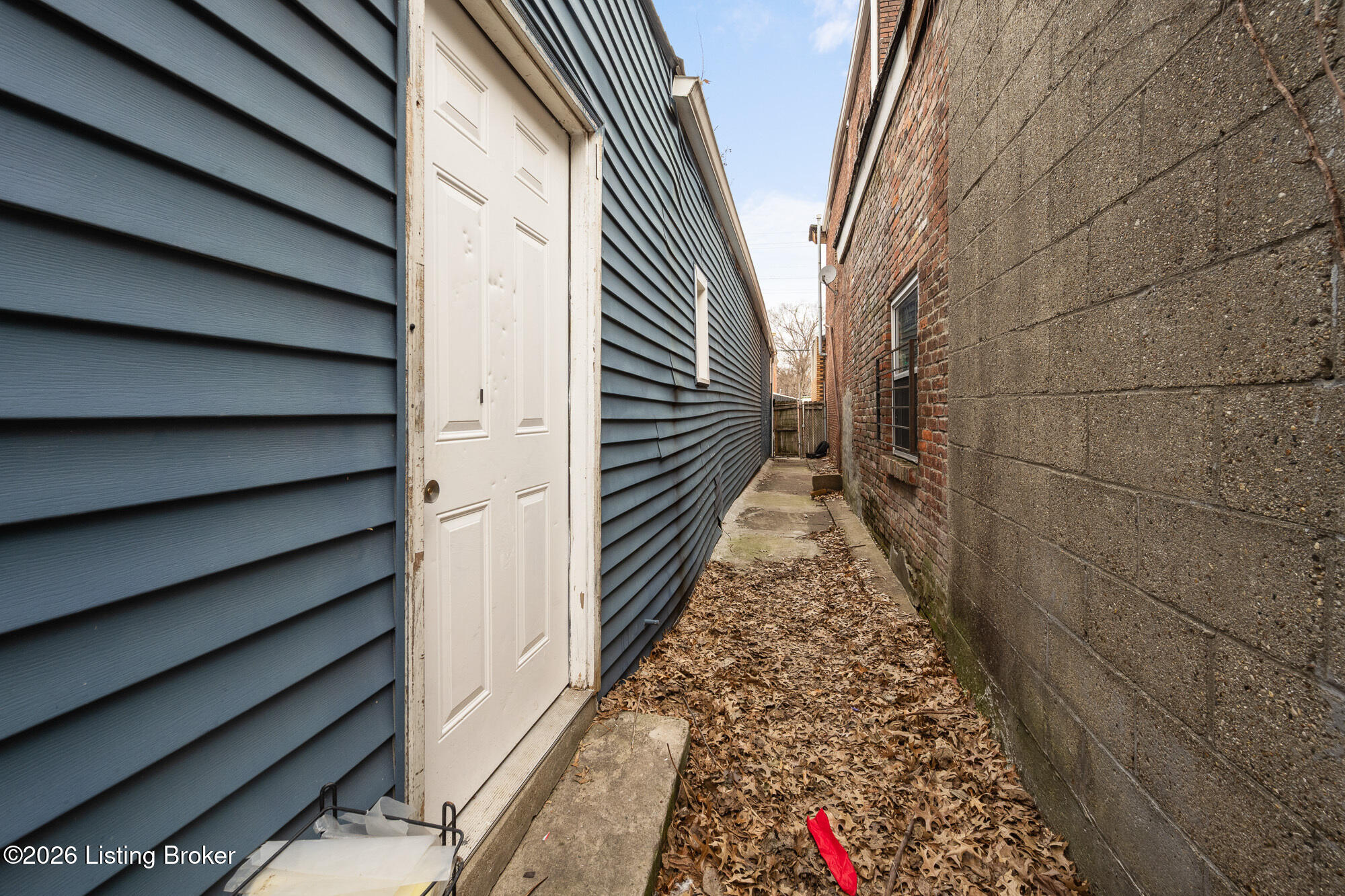 1912 W Market St Property Photo 3