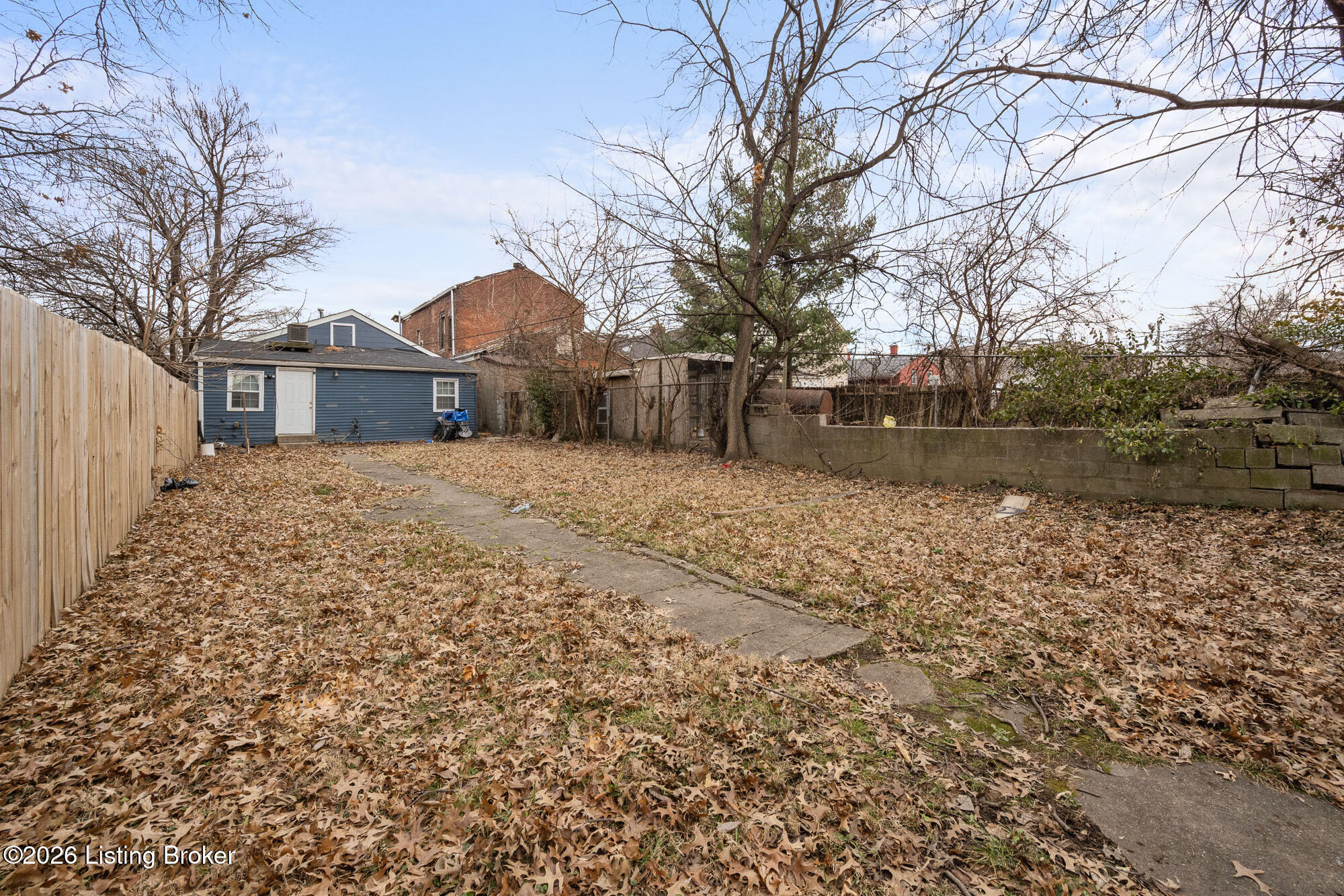 1912 W Market St Property Photo 4
