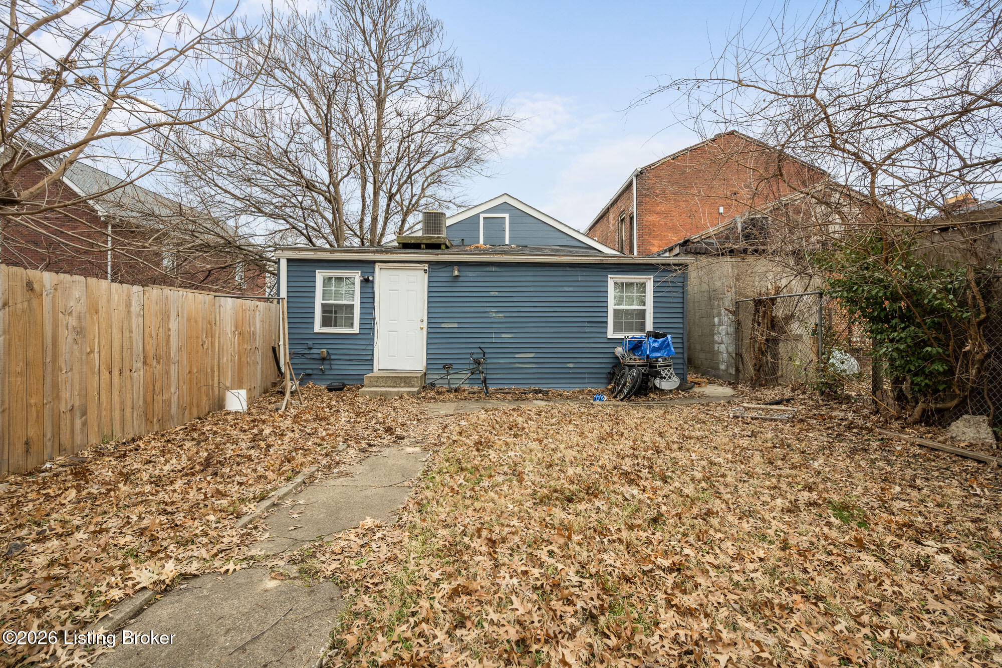 1912 W Market St Property Photo 7