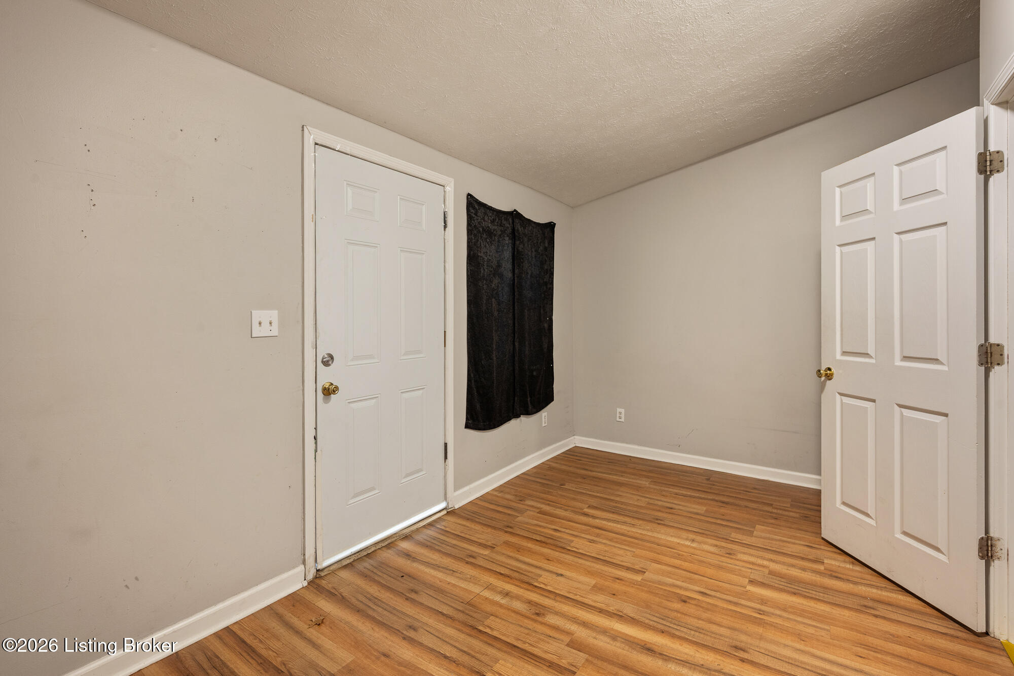 1912 W Market St Property Photo 8