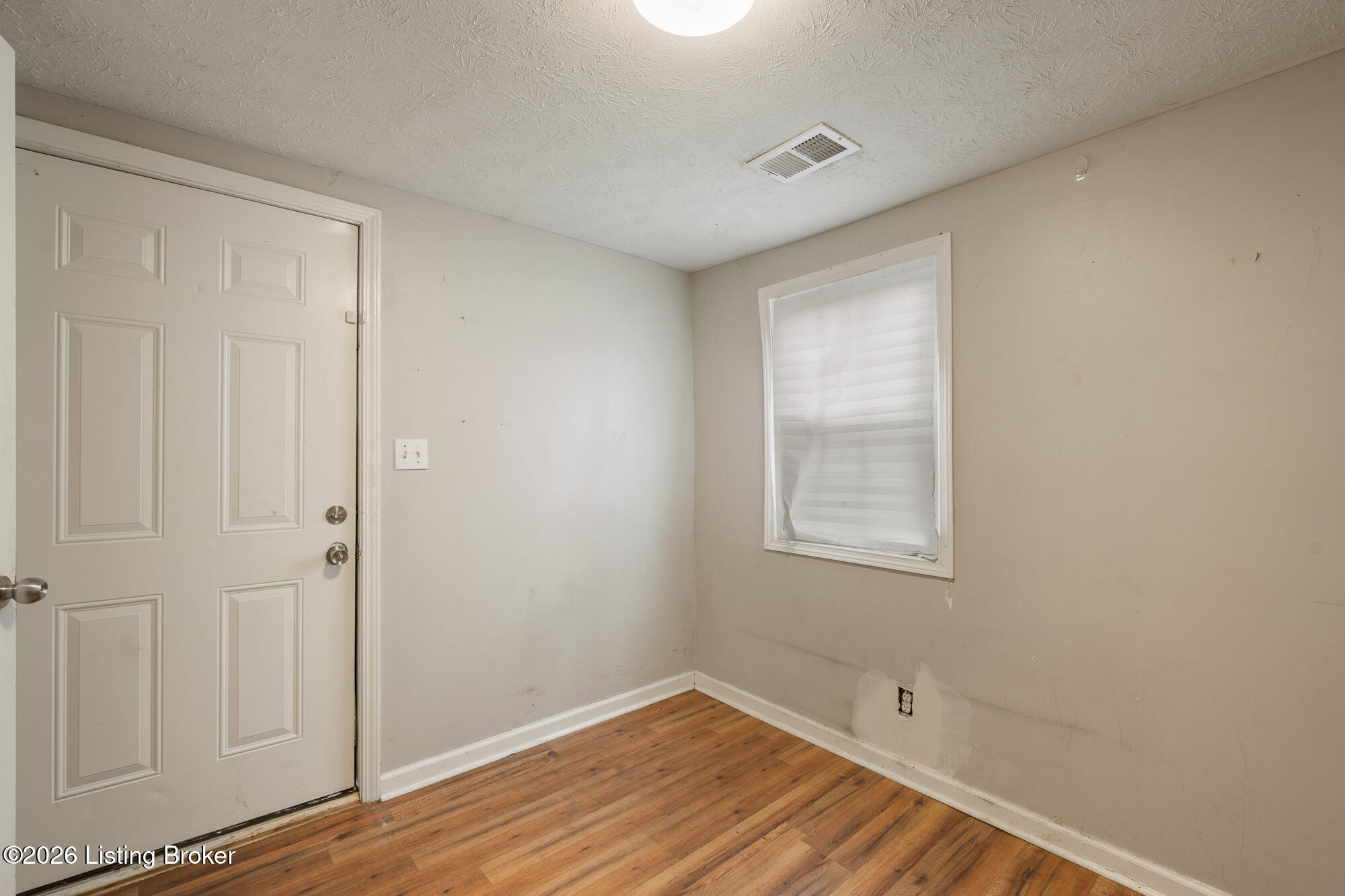 1912 W Market St Property Photo 10