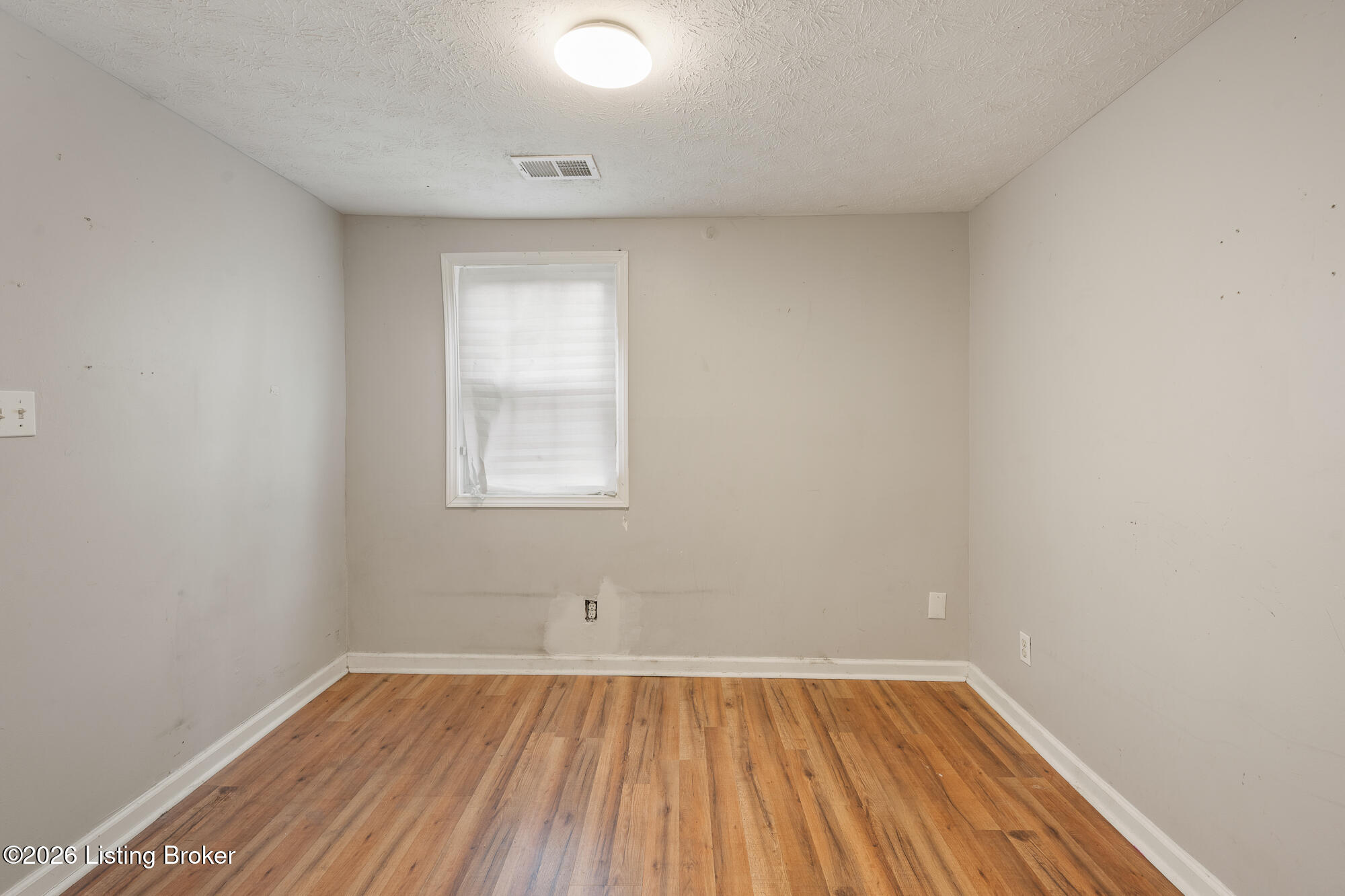 1912 W Market St Property Photo 12
