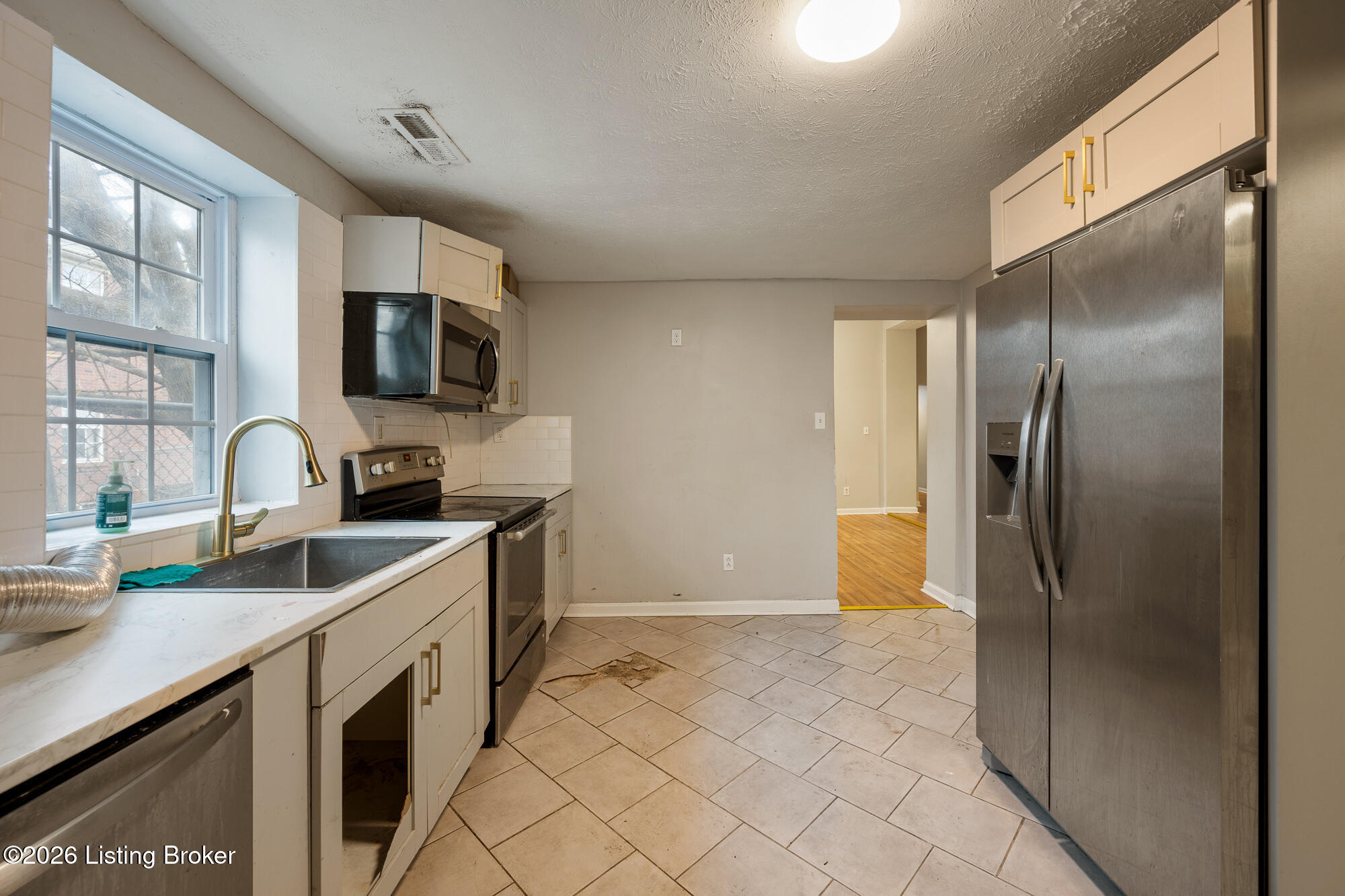 1912 W Market St Property Photo 15