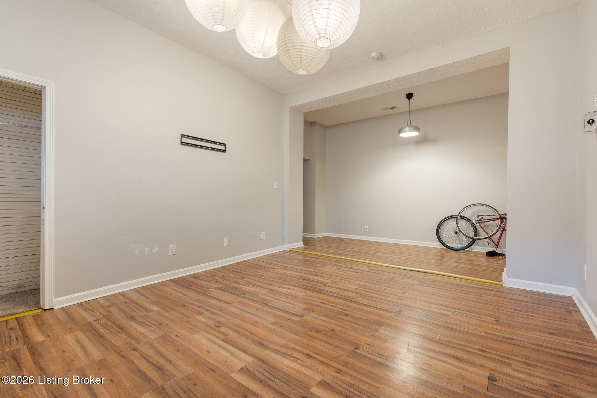 1912 W Market St Property Photo 20