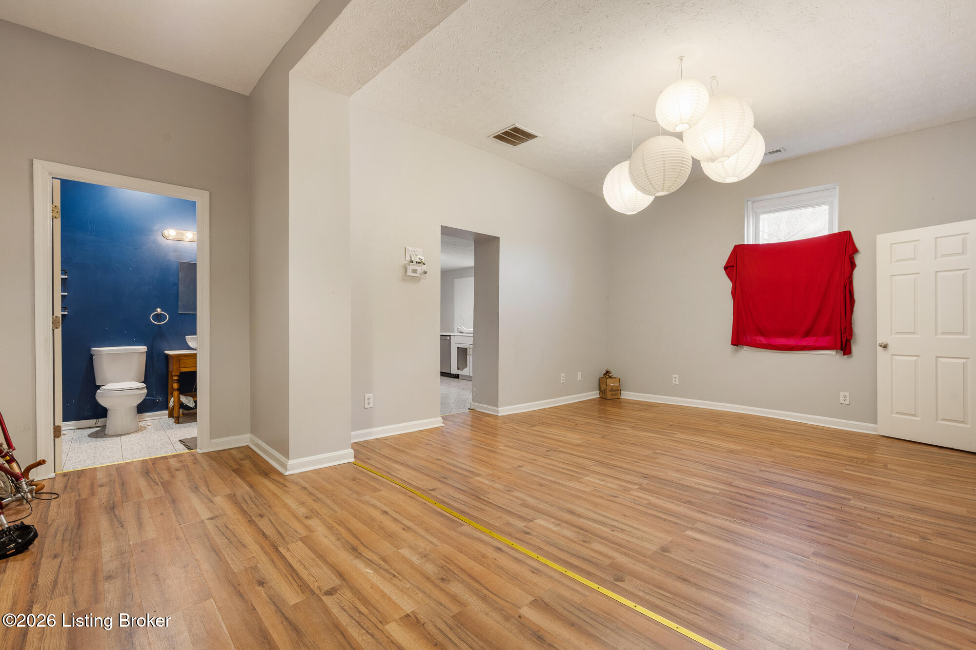1912 W Market St Property Photo 22