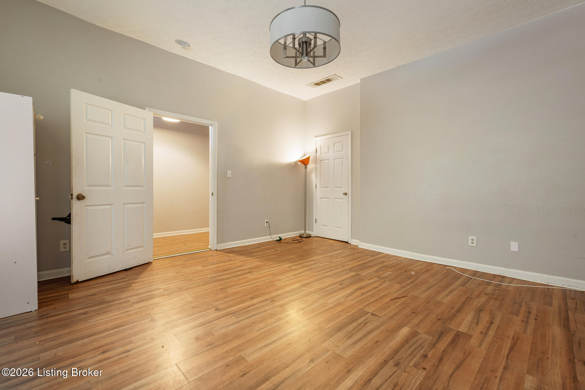 1912 W Market St Property Photo 23