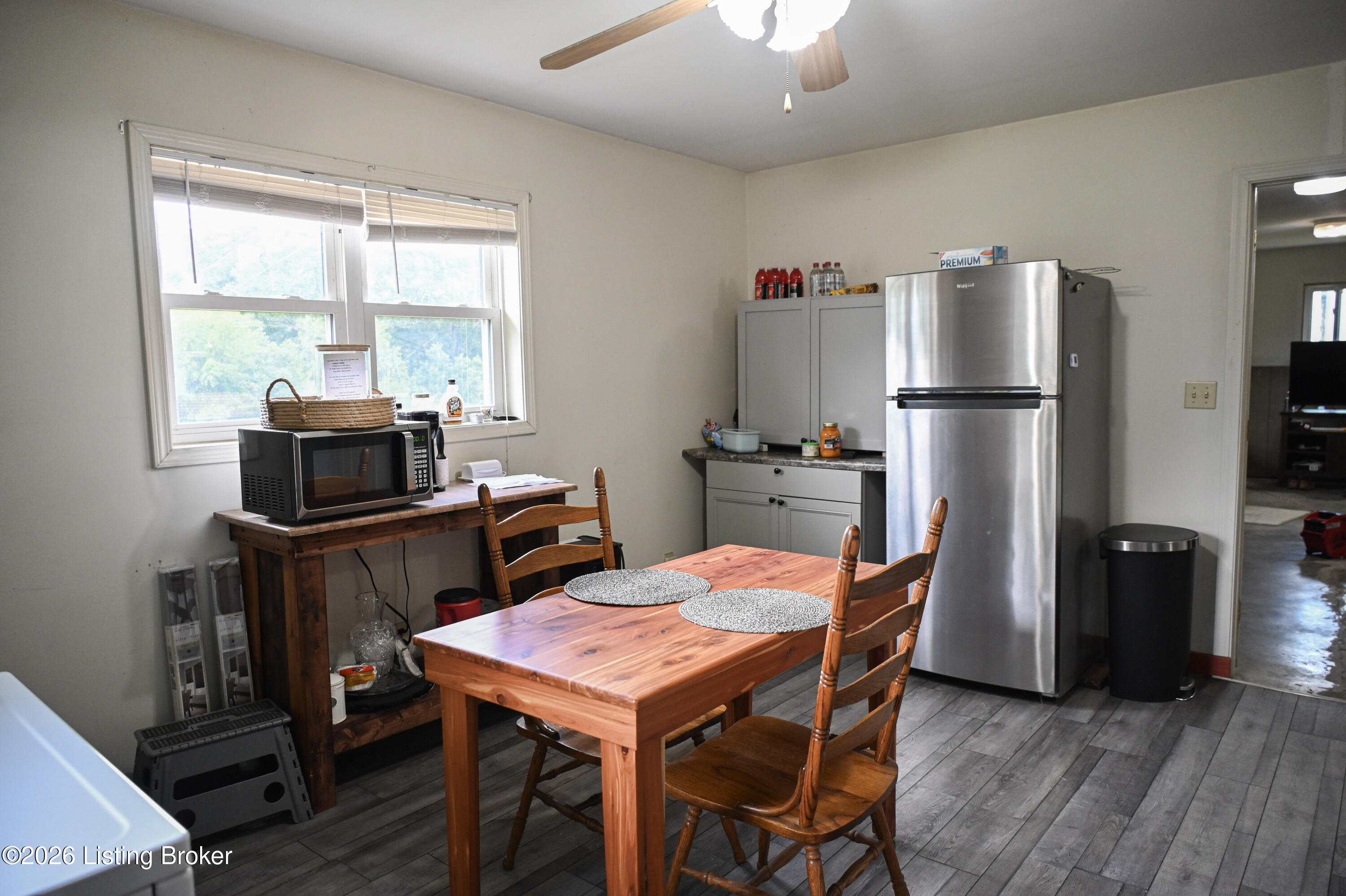 654 Gest Rd Property Photo 3